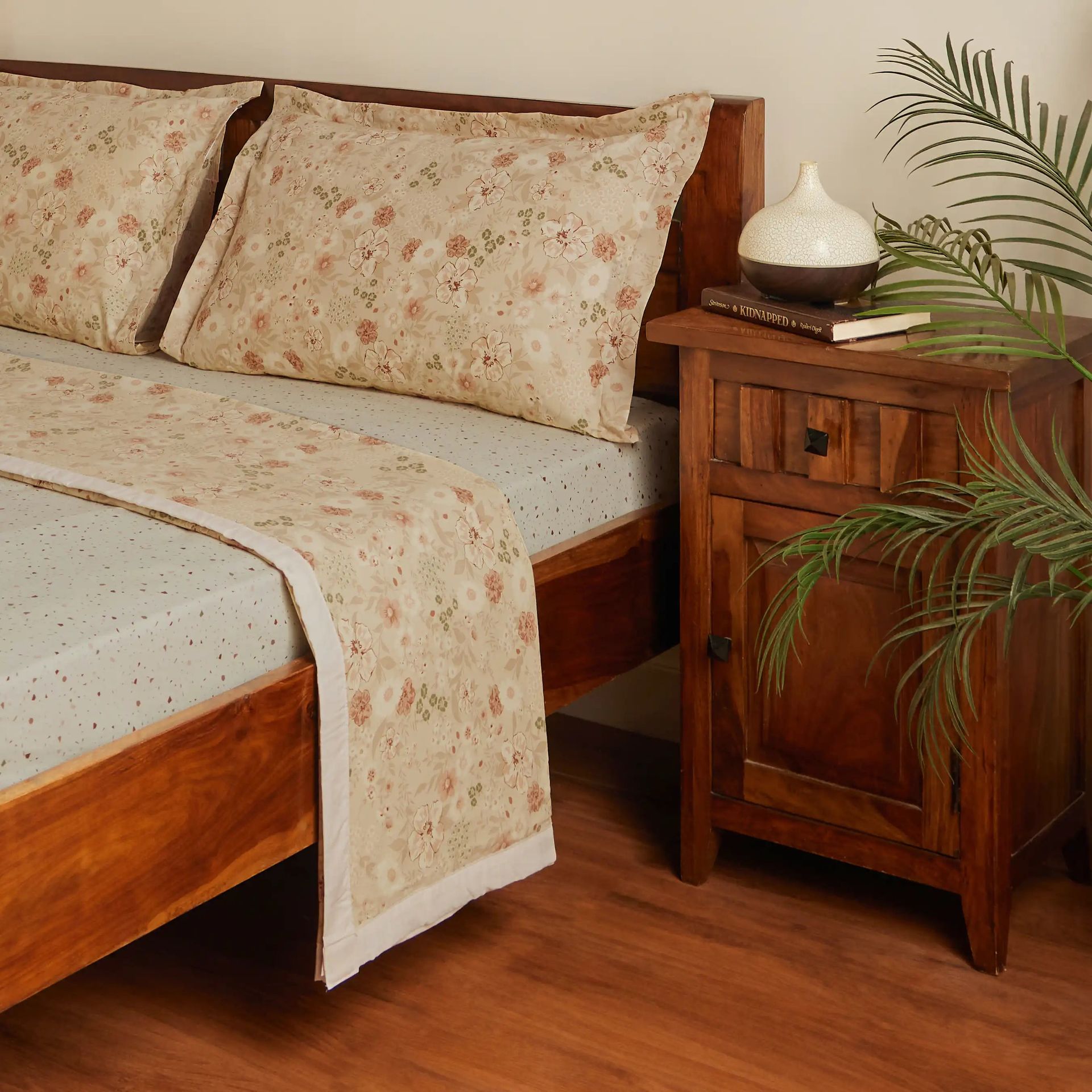 Floral Geometric 144 TC Cotton Cream Double Bedding Set | Mishella