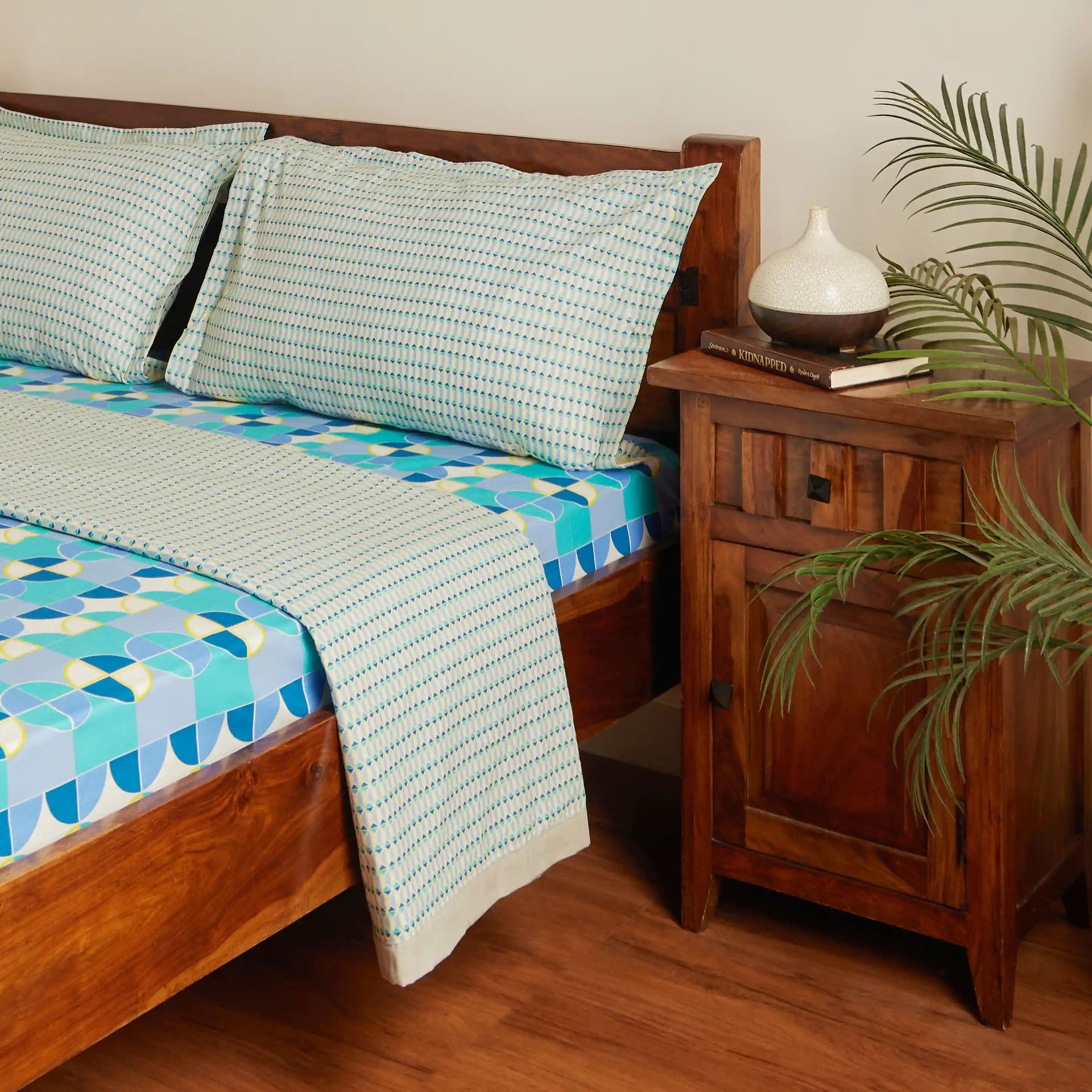 Geometric 144 TC Cotton Orbit Teal Double Bedding Set | Mishella