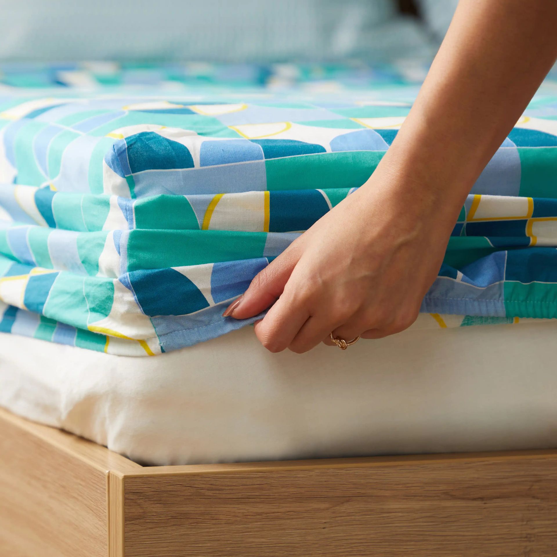 Geometric 144 TC 100% Cotton Orbit Teal Queen Fitted Sheet Set | Mishella