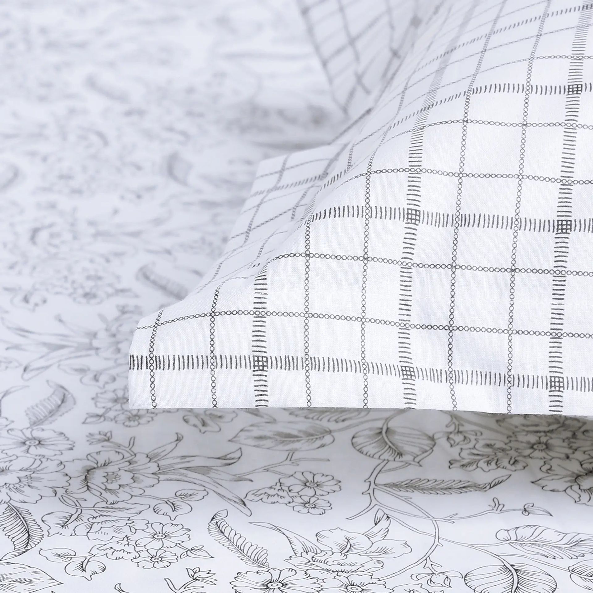 Floral Geometric 144 TC 100% Cotton Charcoal Bloom Single Bedsheet Set | Mishella