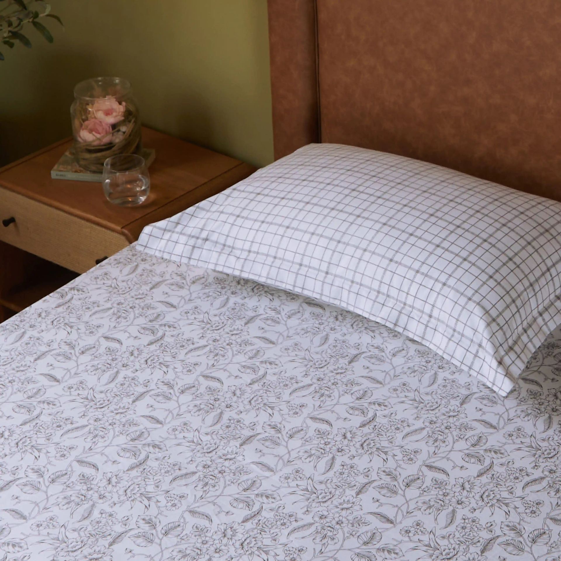 Floral Geometric 144 TC 100% Cotton Charcoal Bloom Single Bedsheet Set | Mishella