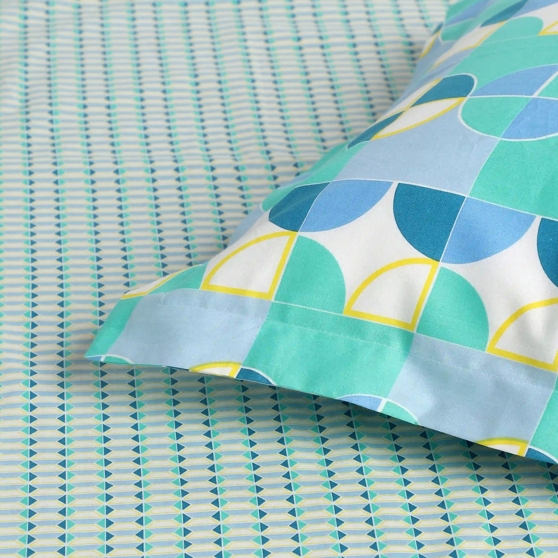 Geometric 144 TC 100% Cotton Kaleido Teal Single Bedsheet Set | Mishella