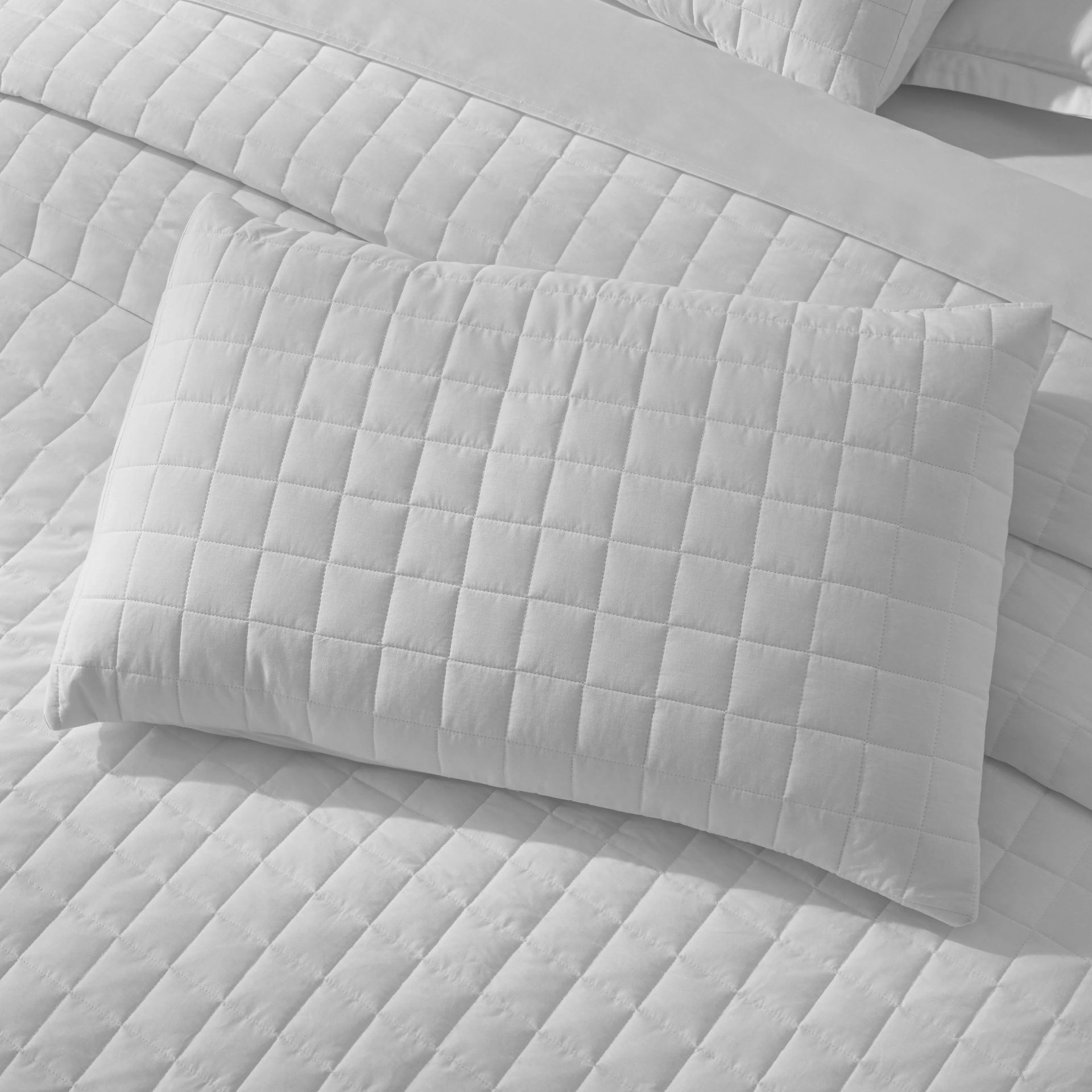 Box Quilted Solid 200 TC 100% Cotton Percale Optical White King Bed Cover Set | Nuvola