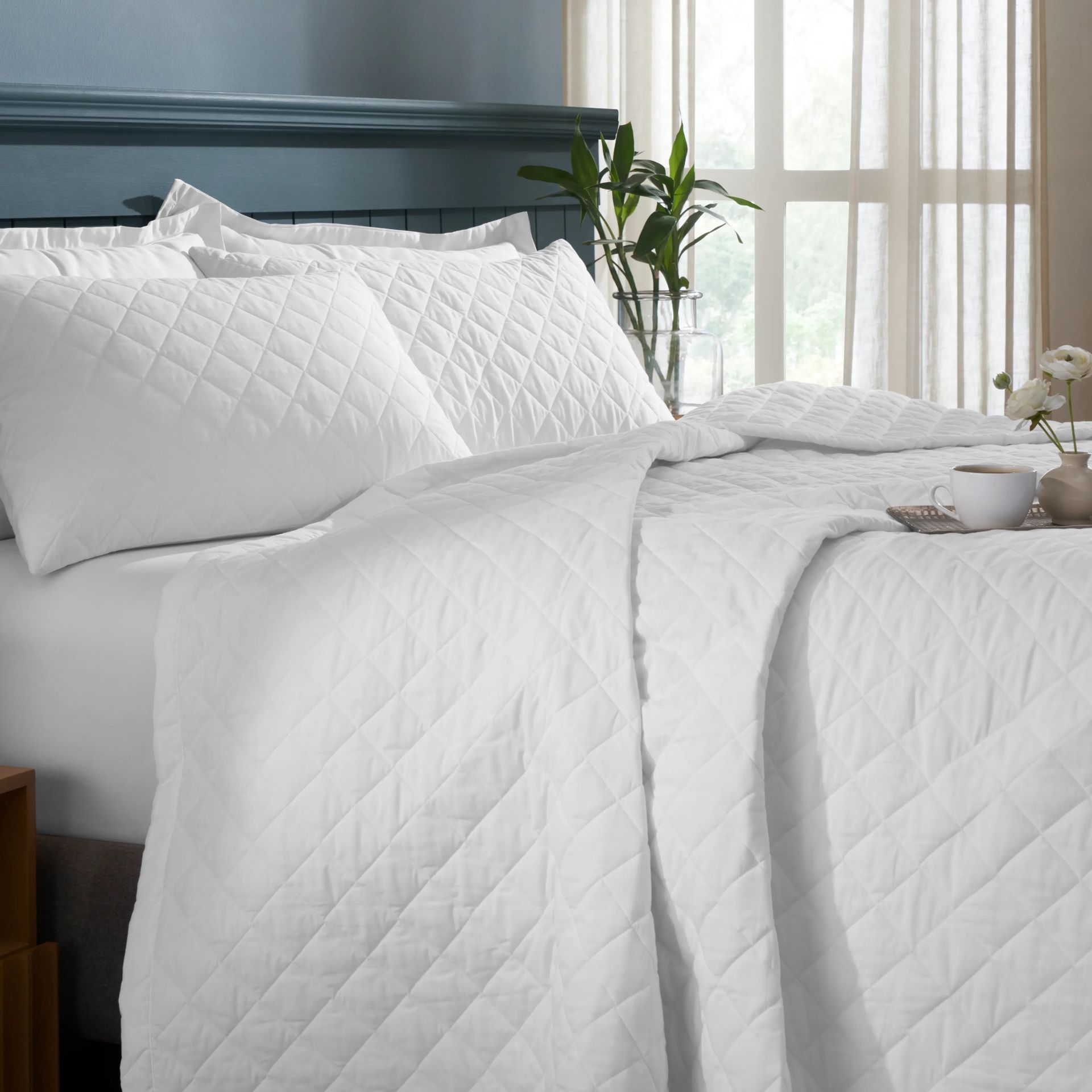 Diamond Quilted Solid 200 TC 100% Cotton Percale Optical White King Bed Cover Set | Nuvola