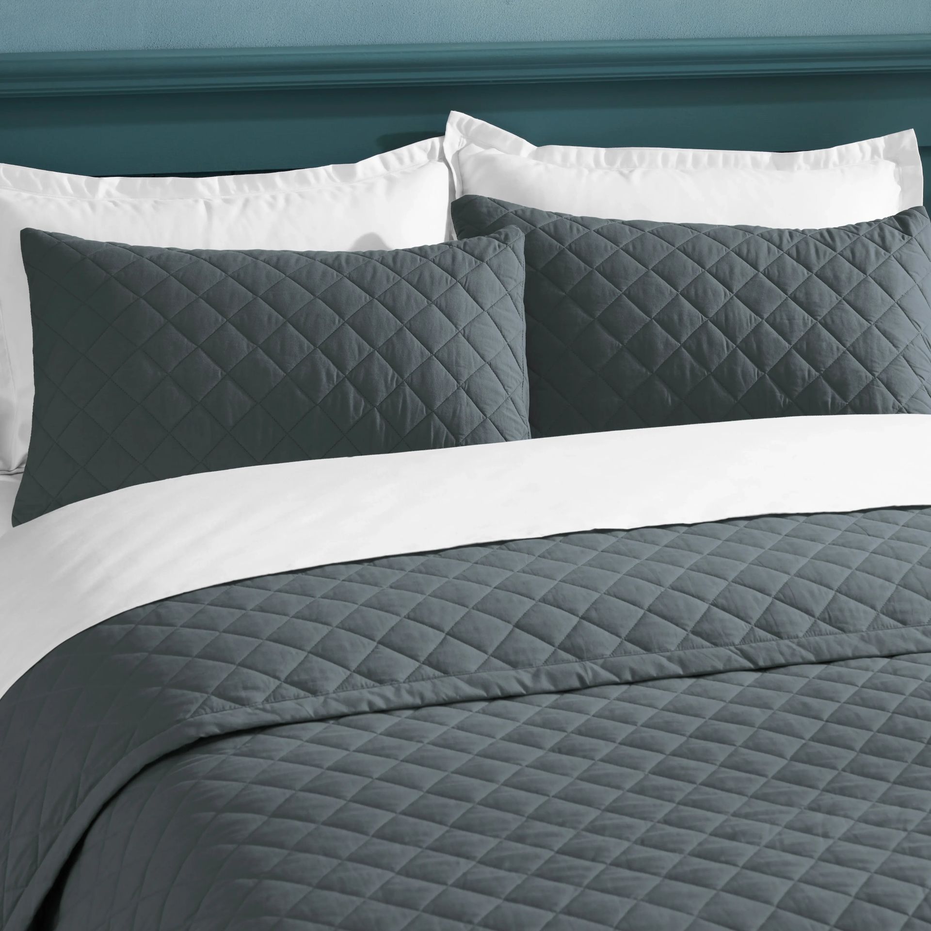 Diamond Quilted Solid 200 TC 100% Cotton Percale Charcoal King Bed Cover Set | Nuvola