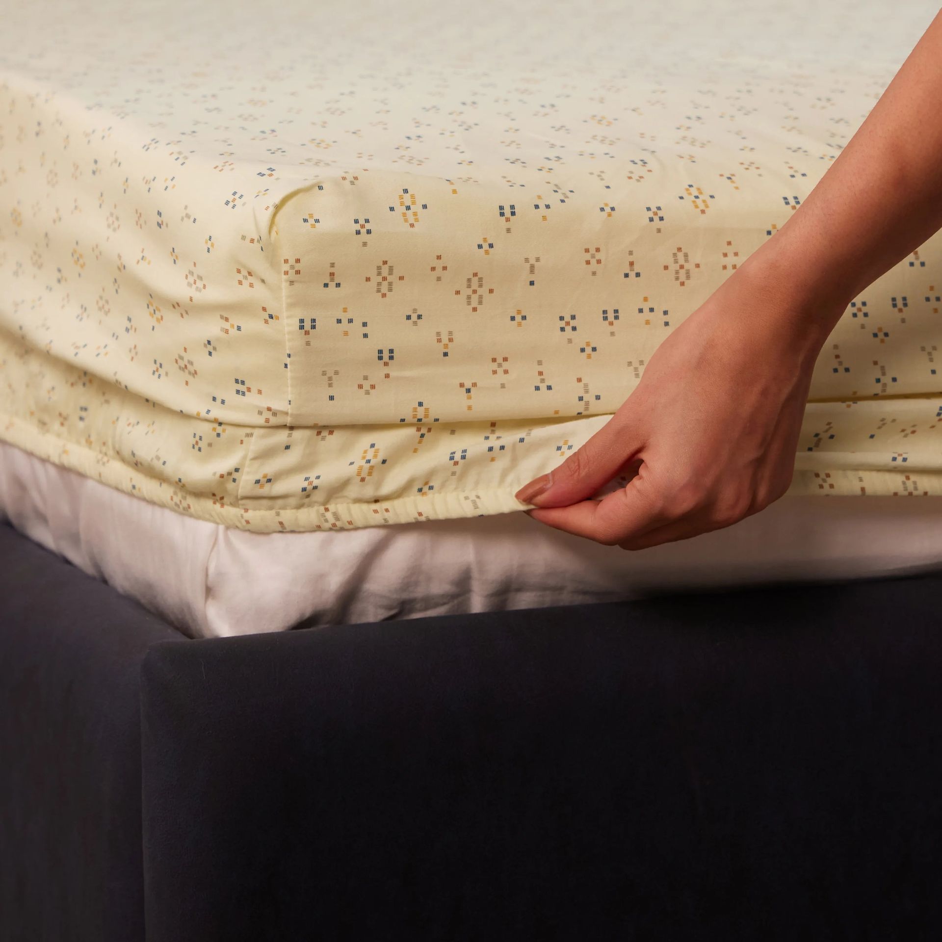 Geometric 250 TC 100% Cotton Multicolour King Fitted Sheet Set | Yutori