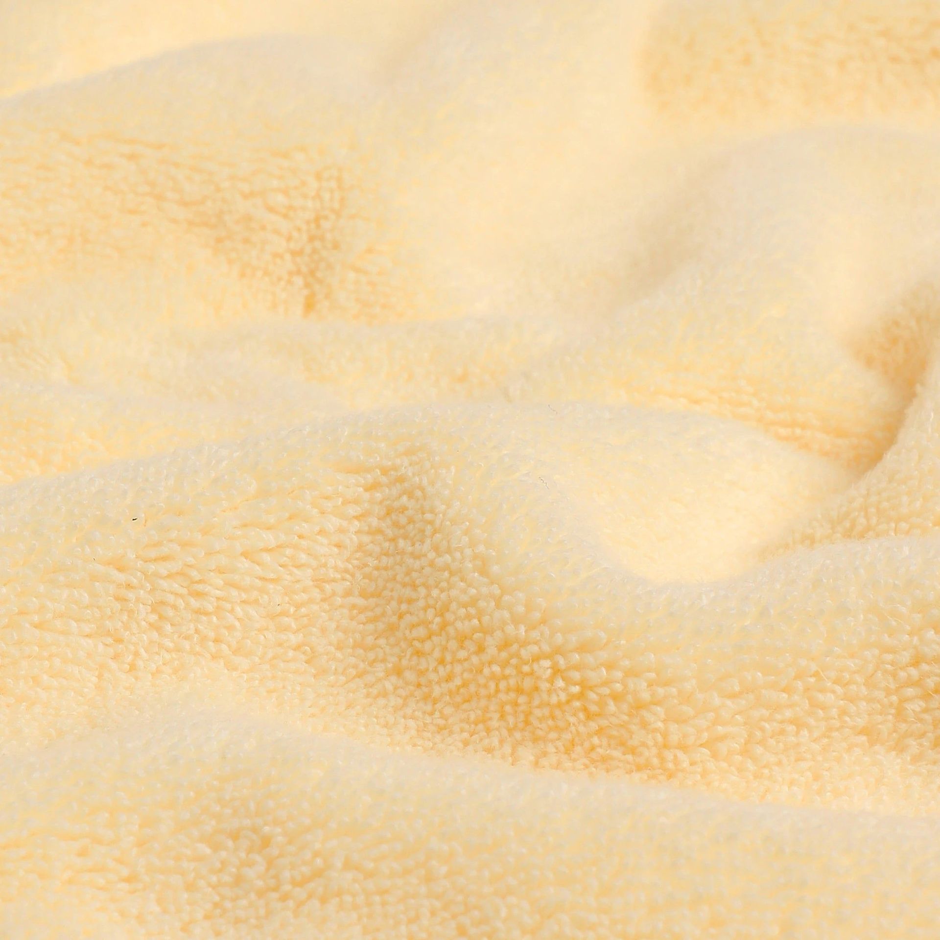 Solid Dyed 550 GSM 100% Cotton Buttercream Bath Towel | Pelushe