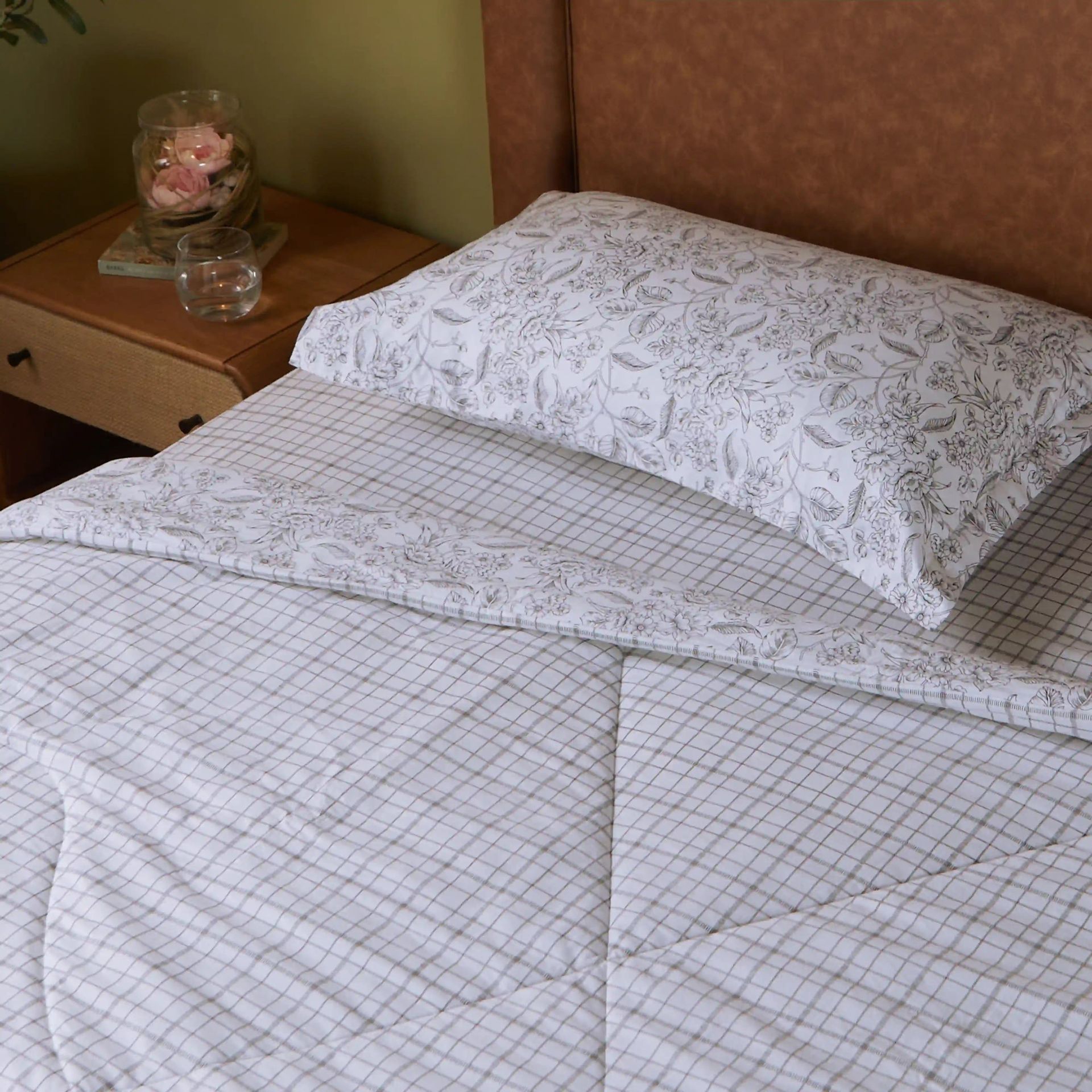 Floral Geometric 144 GSM 100% Cotton Charcoal Checks Single Comforter | Mishella