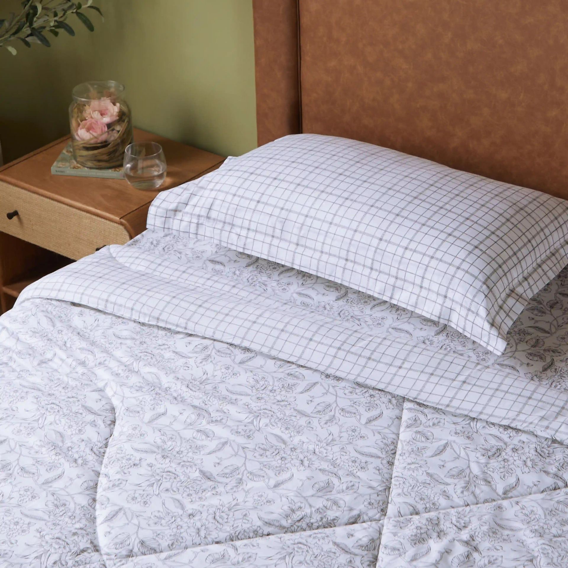 Floral Geometric 144 GSM 100% Cotton Charcoal Bloom Single Comforter | Mishella