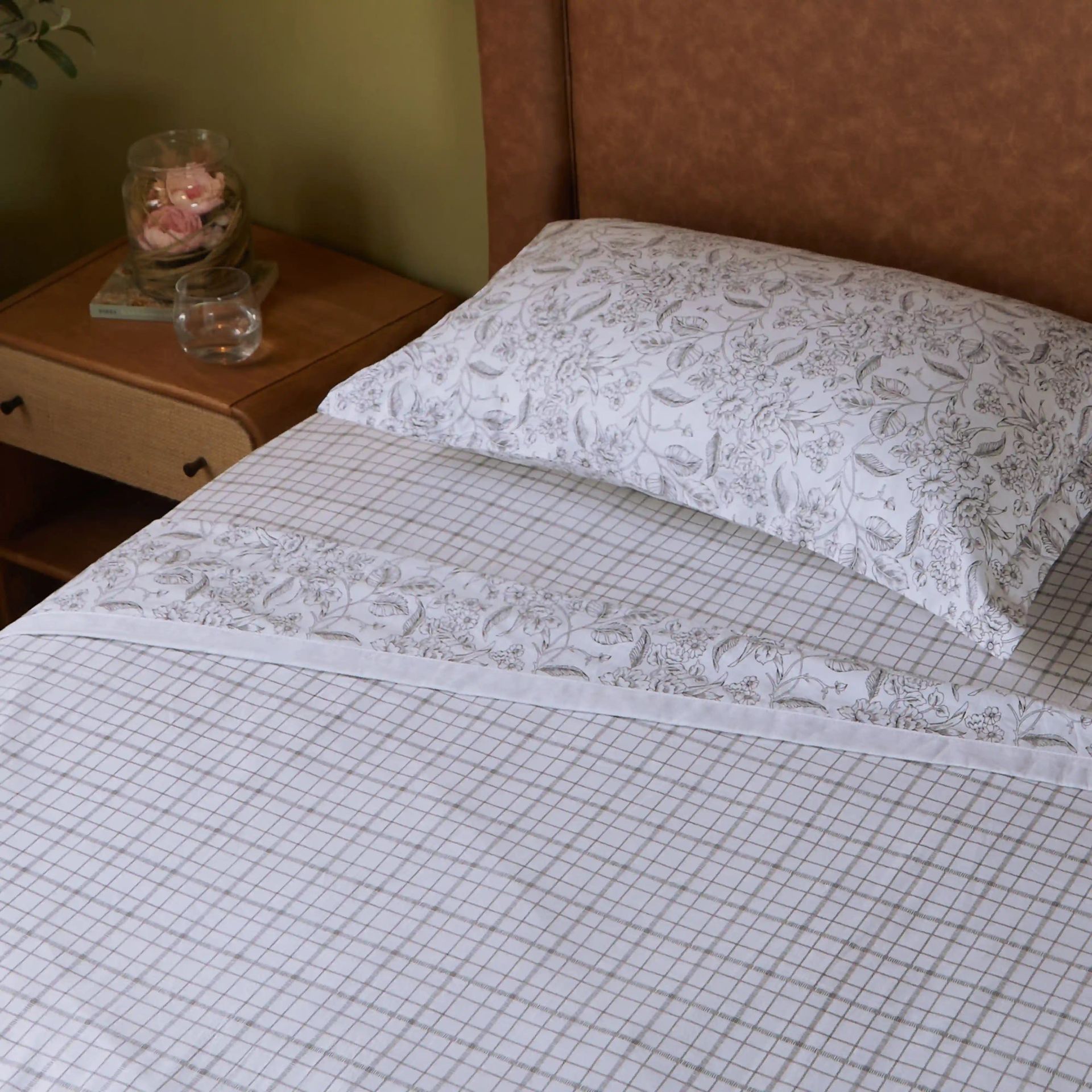 Floral Geometric 144 TC 100% Cotton Charcoal Checks Single Dohar | Mishella