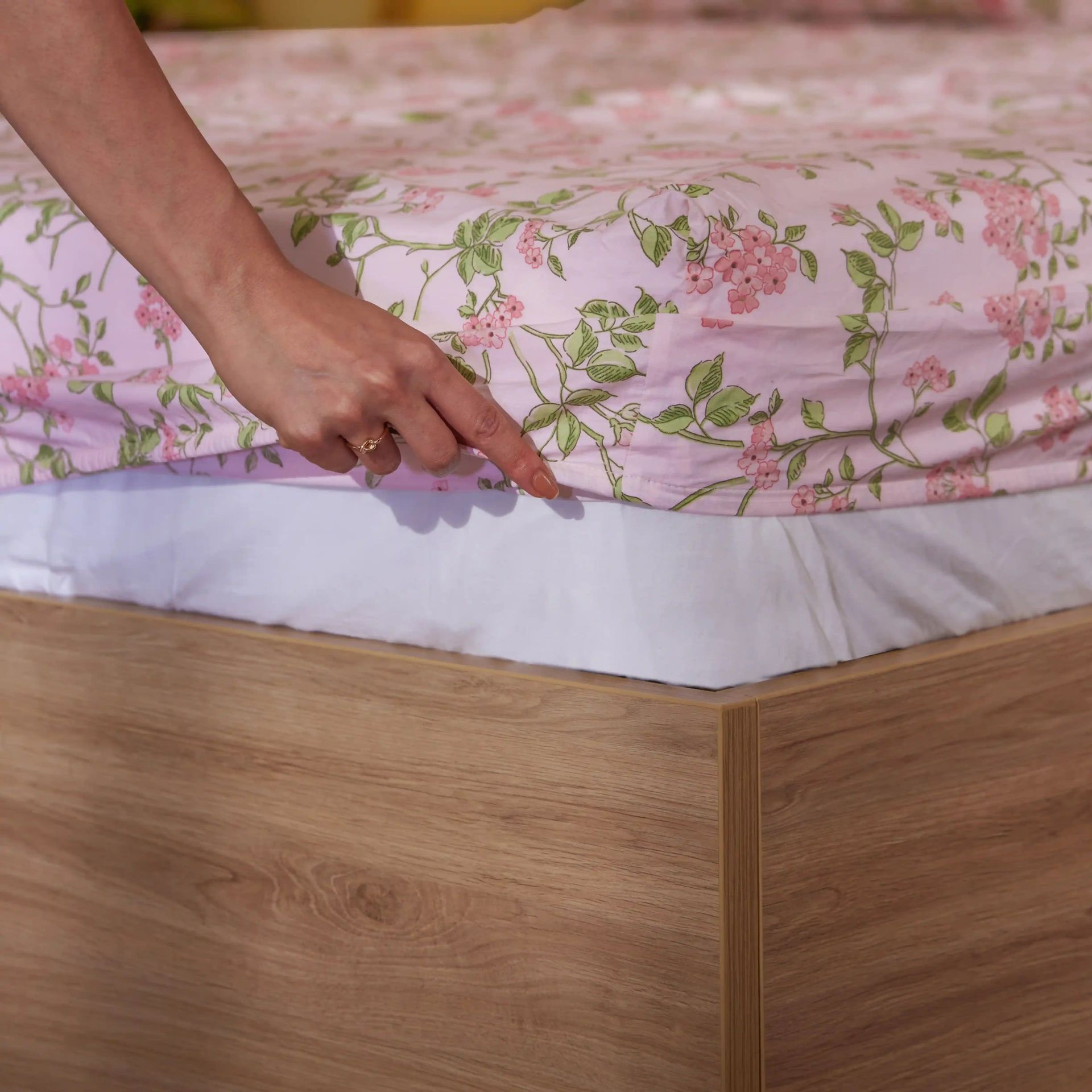 Floral 200 TC 100% Cotton Pink King Fitted Sheet Set | Bloomshire Luxe