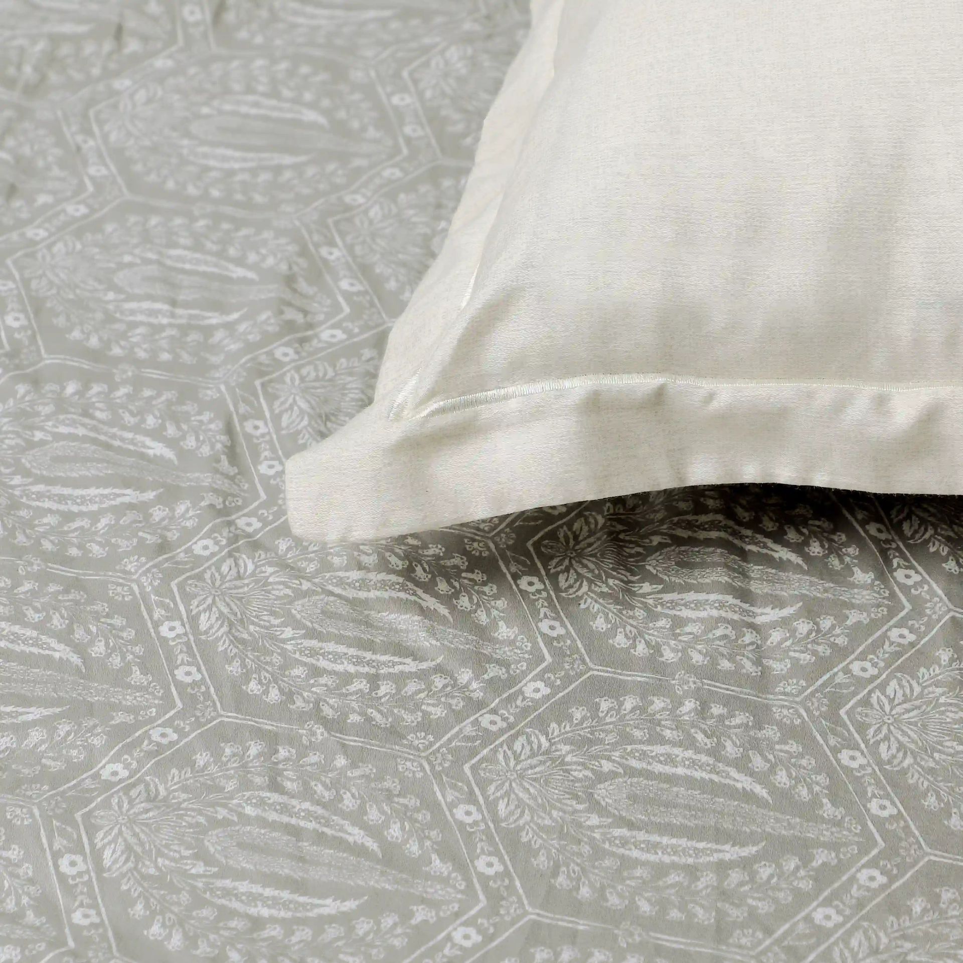 Ethnic 250 TC 100% Cotton Grey Super King Bedsheet Set | Fergana