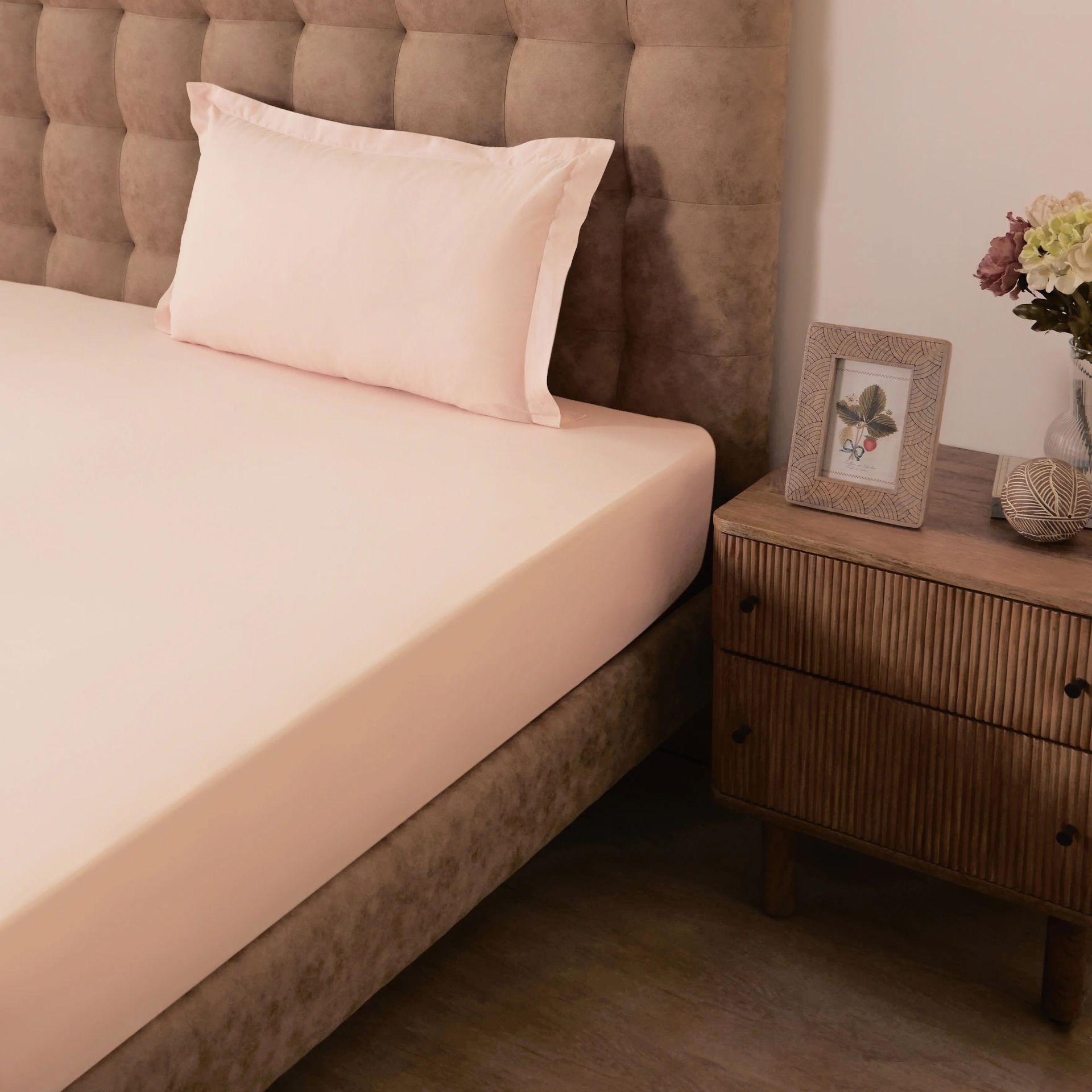 Solid Dyed 144 TC 100% Cotton Veiled Rose Single Bedsheet Set | Paleto