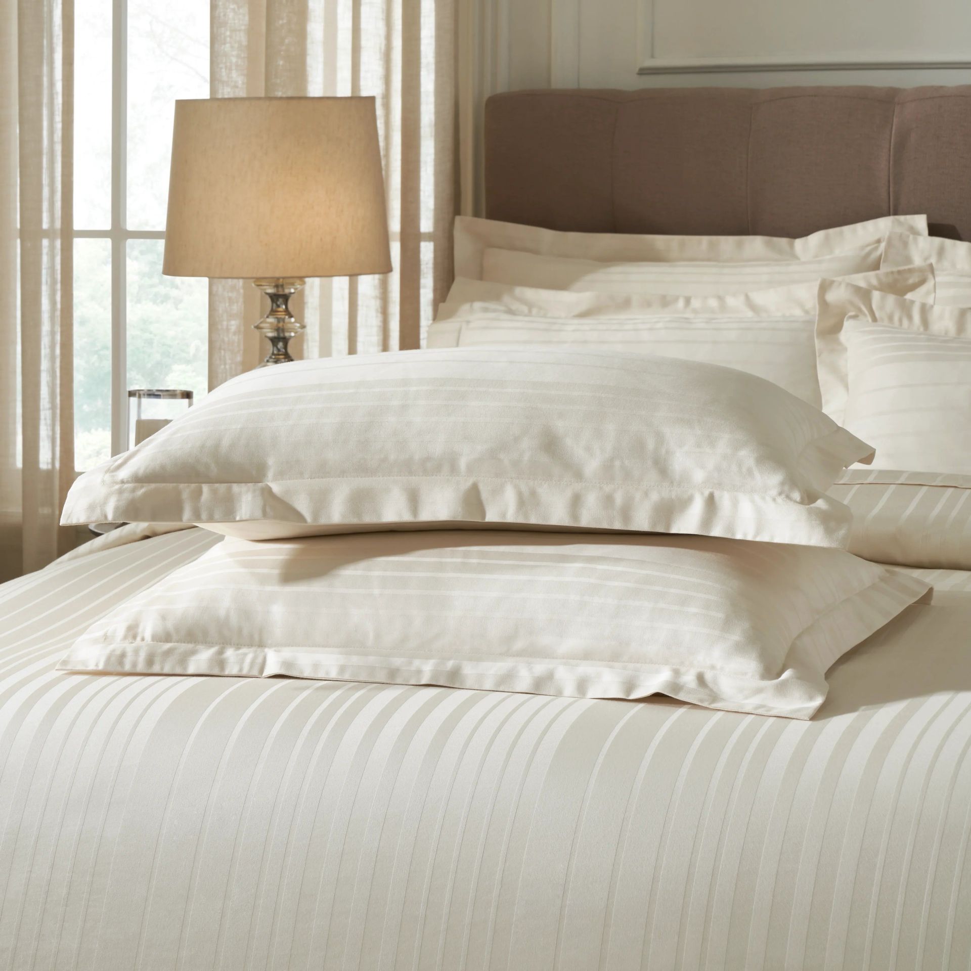 Solid Dyed 400 TC 100% Cotton Ivory Super King Bedsheet Set | Seraya