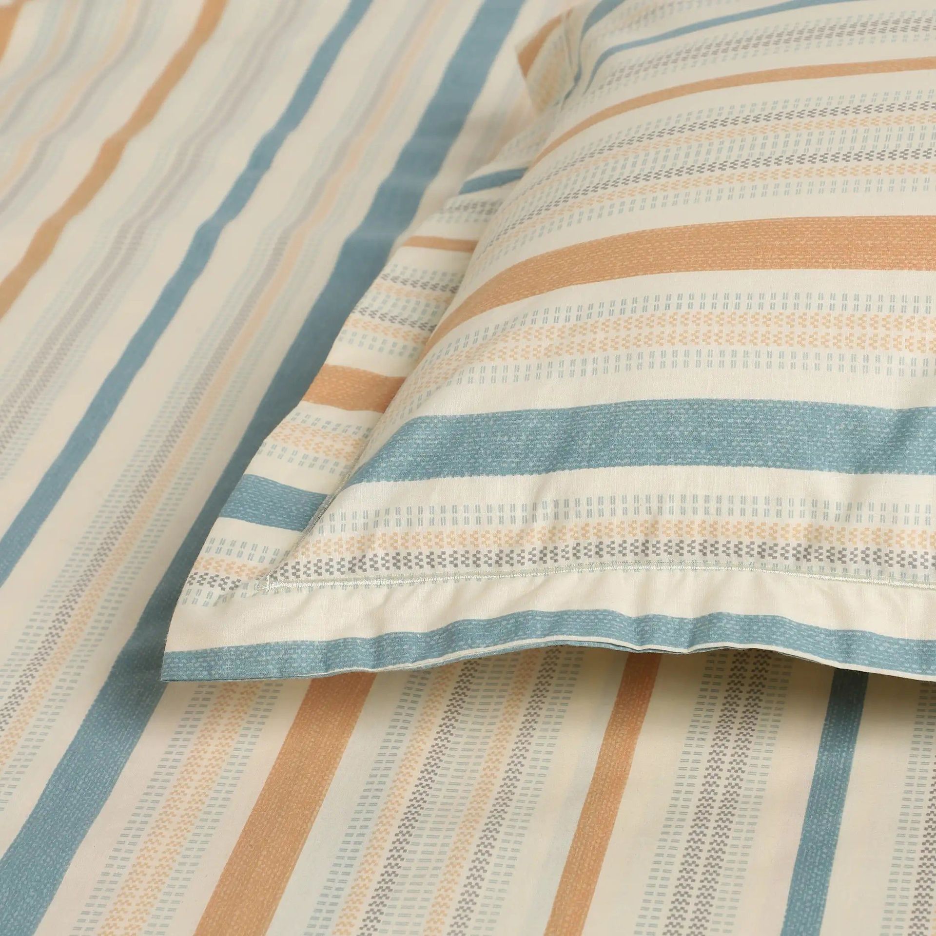 Geometric 200 TC Cotton Multicolour Super King Bedsheet Set | Threadscapes