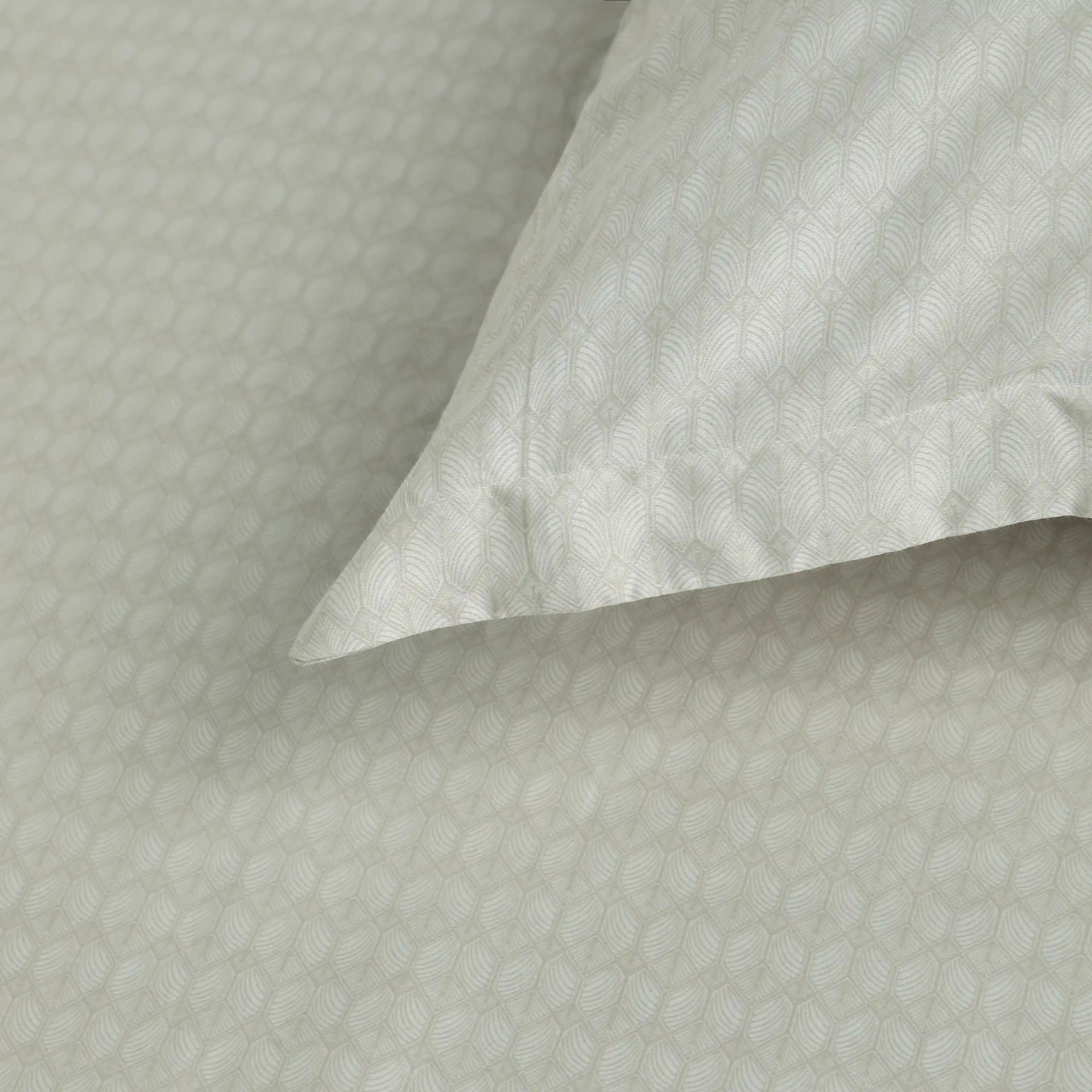 Geometric 250 TC 100% Cotton Neutral Cream Super King Bedsheet Set | Yutori