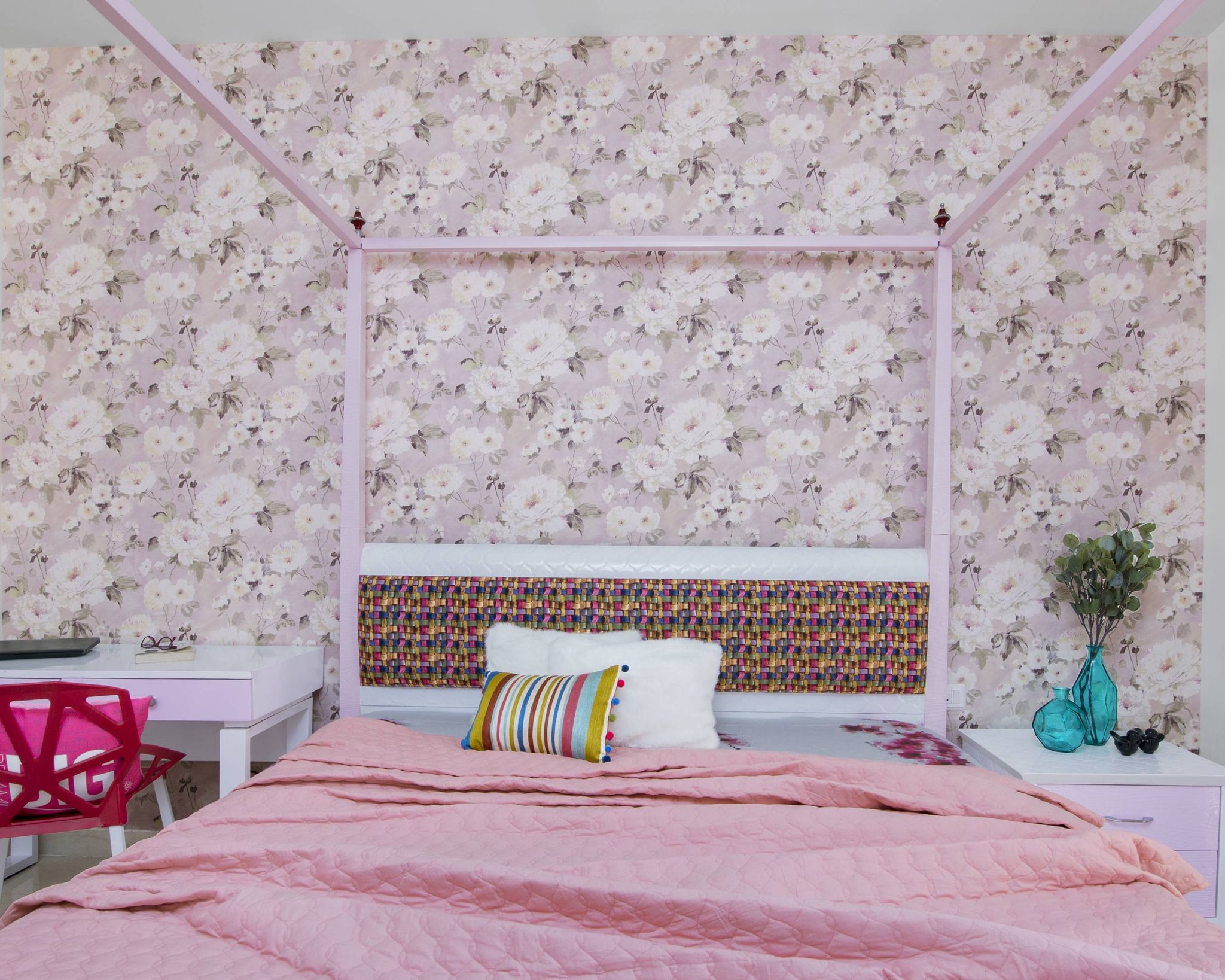 Dual-Tone Floral Wallpaper Design For Kids' Bedrooms | Livspace