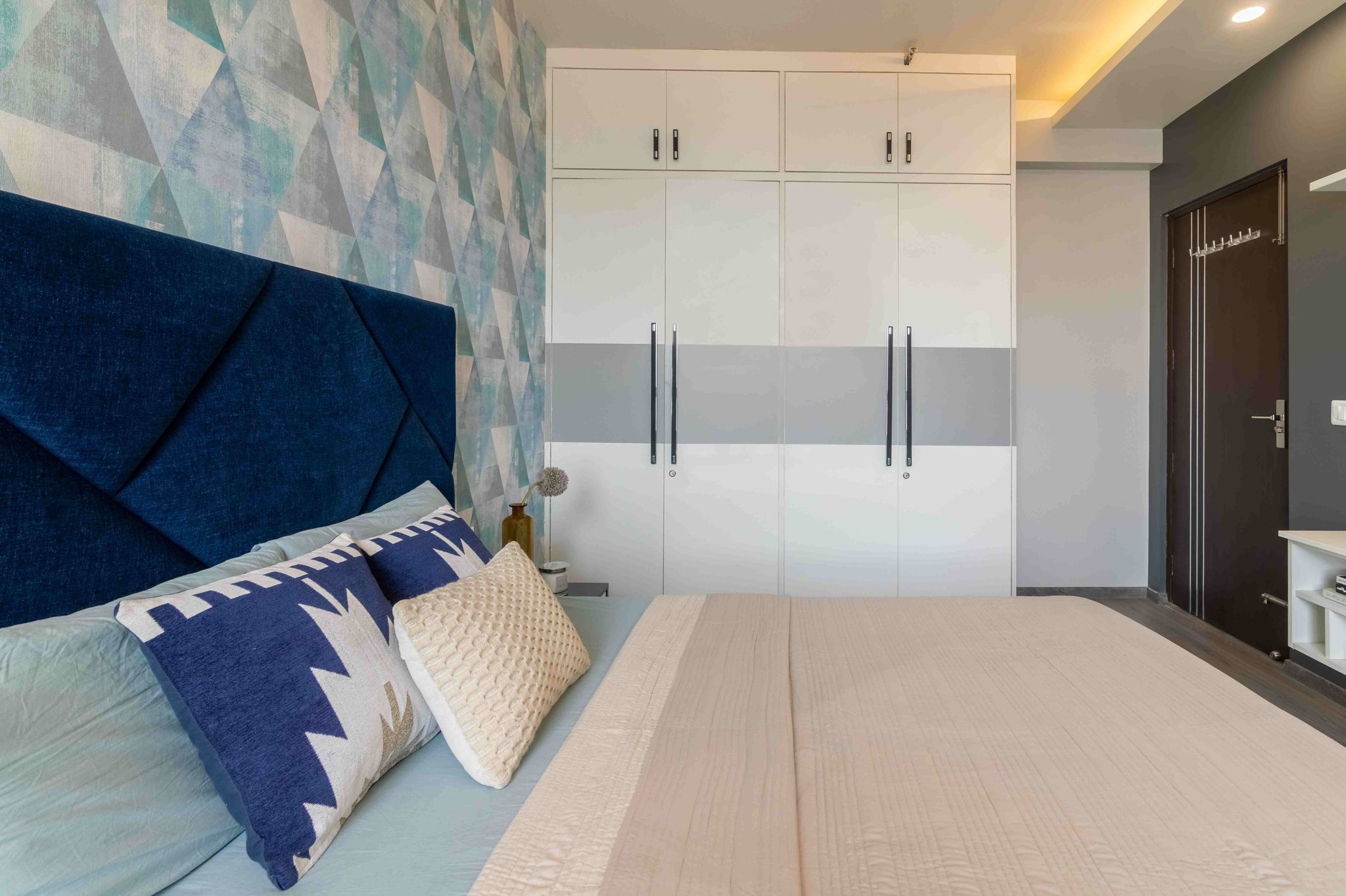 Spacious Bedroom Design With Pendant Lights | Livspace