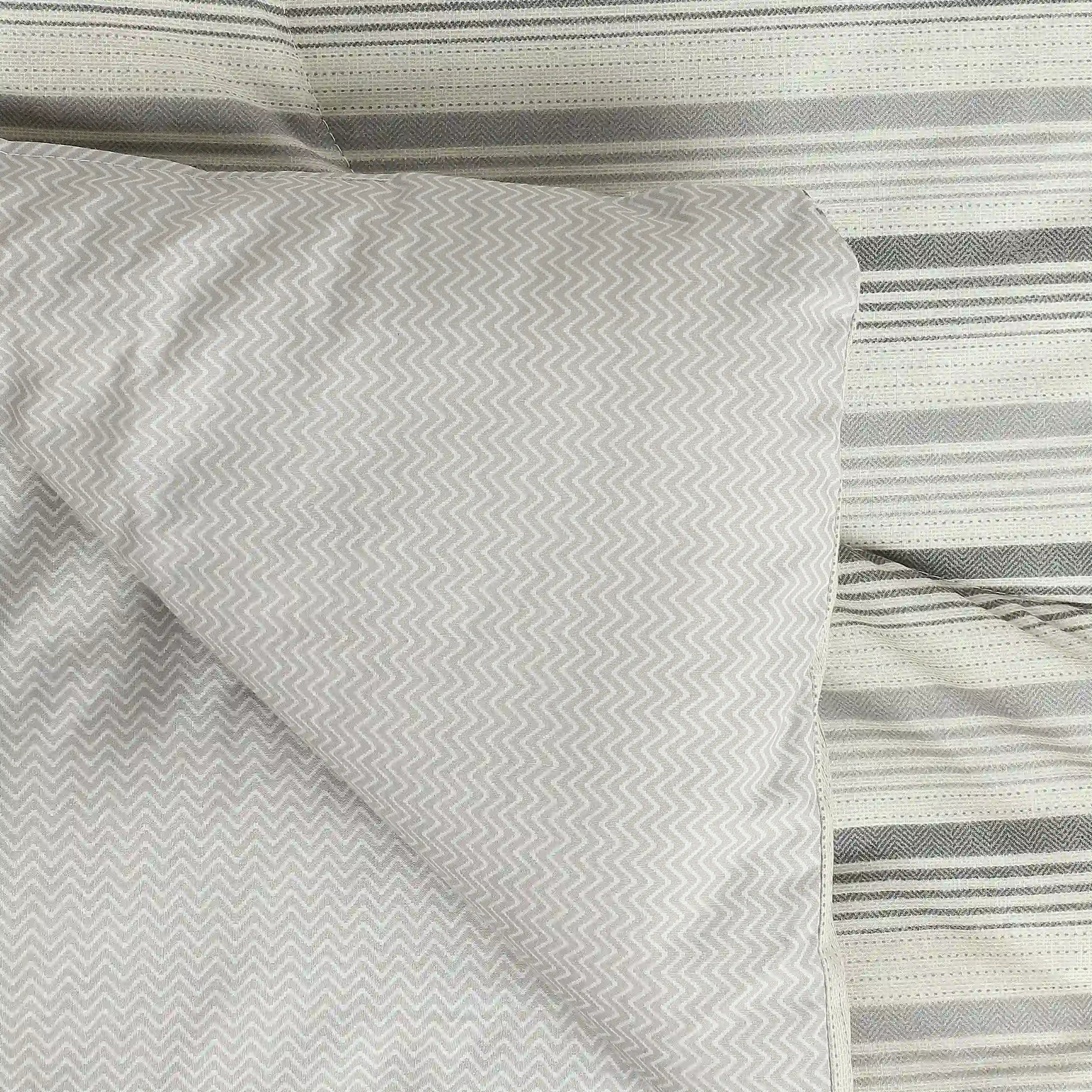 Threadscapes | Woven Textured Printed 120GSM Reversible Comforter-Black & White