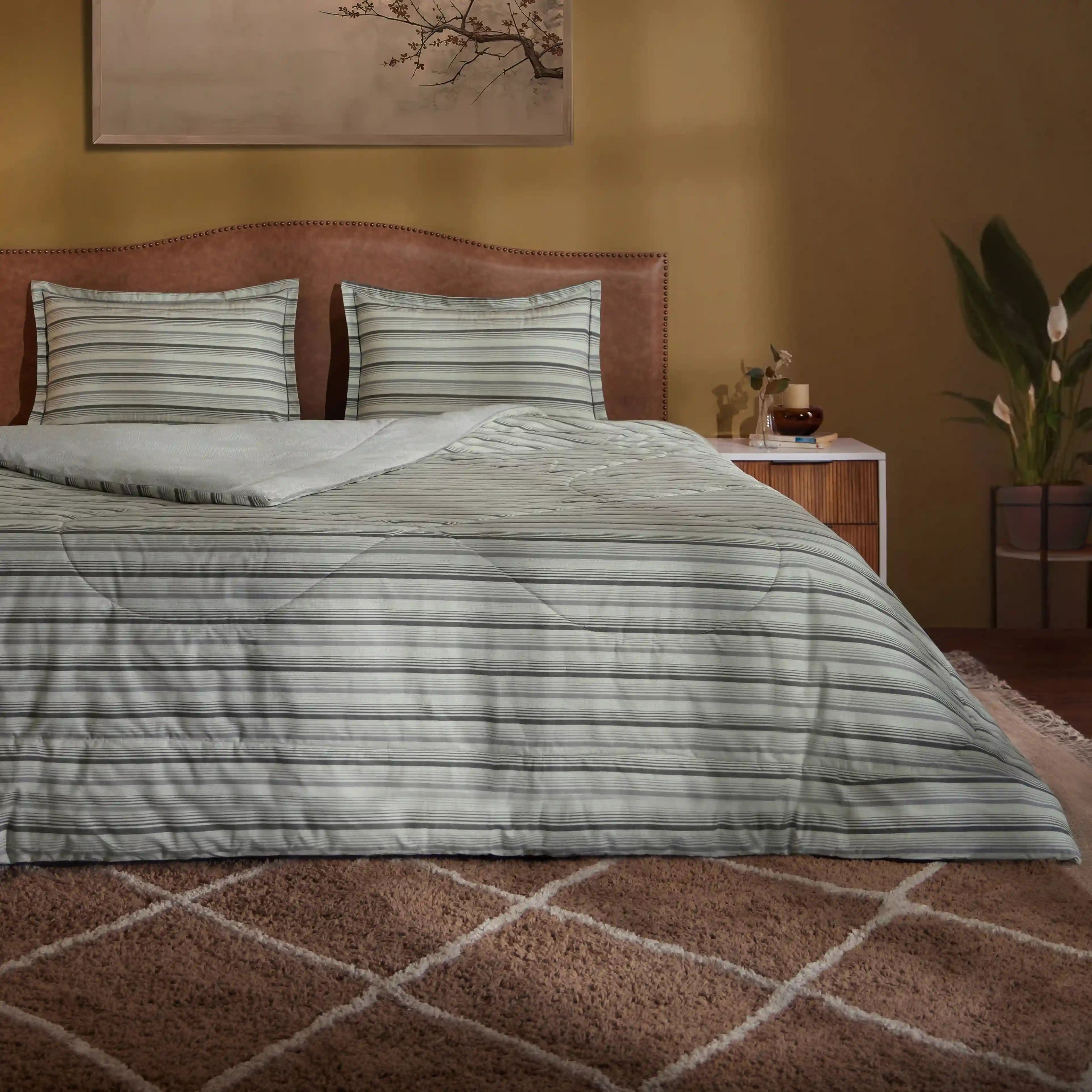 Threadscapes | Woven Textured Printed 120GSM Reversible Comforter-Black & White