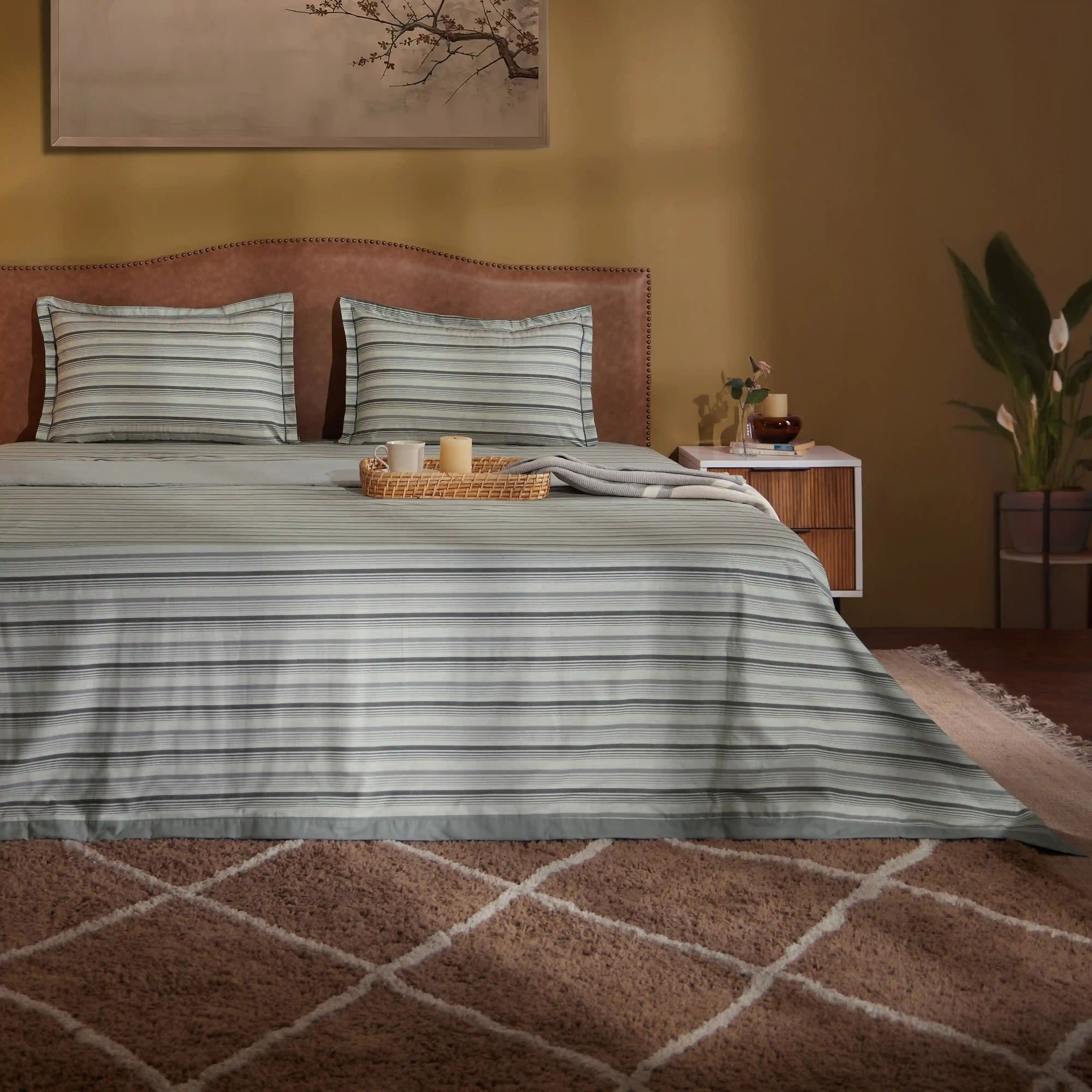 Threadscapes | Woven Textured Printed Reversible Dohar with Super Soft Flannel Layering-Black & White