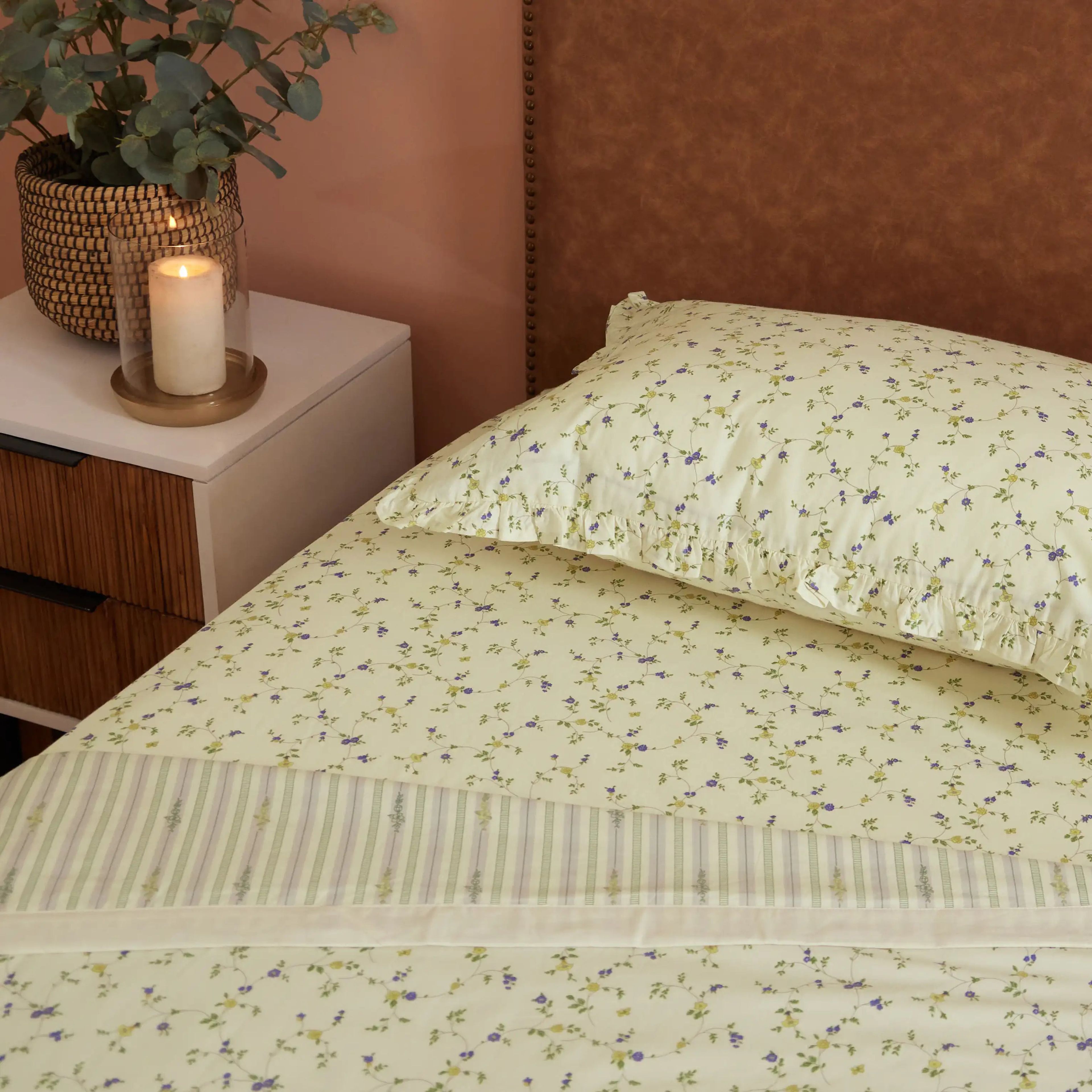 Bloomshire Luxe | Romantic Flora Printed Reversible Dohar with Super Soft Flannel Layering-Cream Bloom