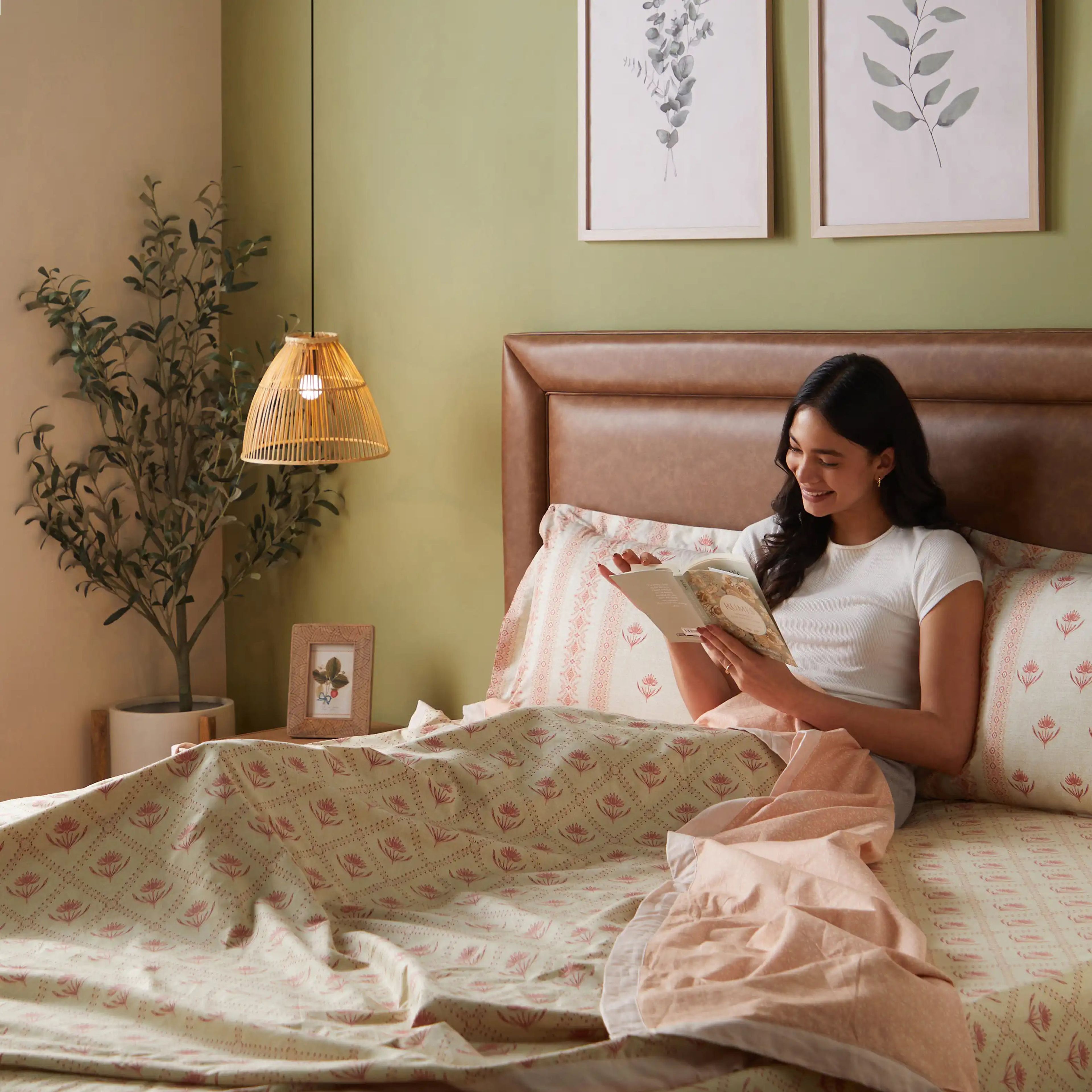 Chippa Lane | Contemporary Indian Print Design Coordinated Bedding Set | Set of Bedsheet & Dohar-Red