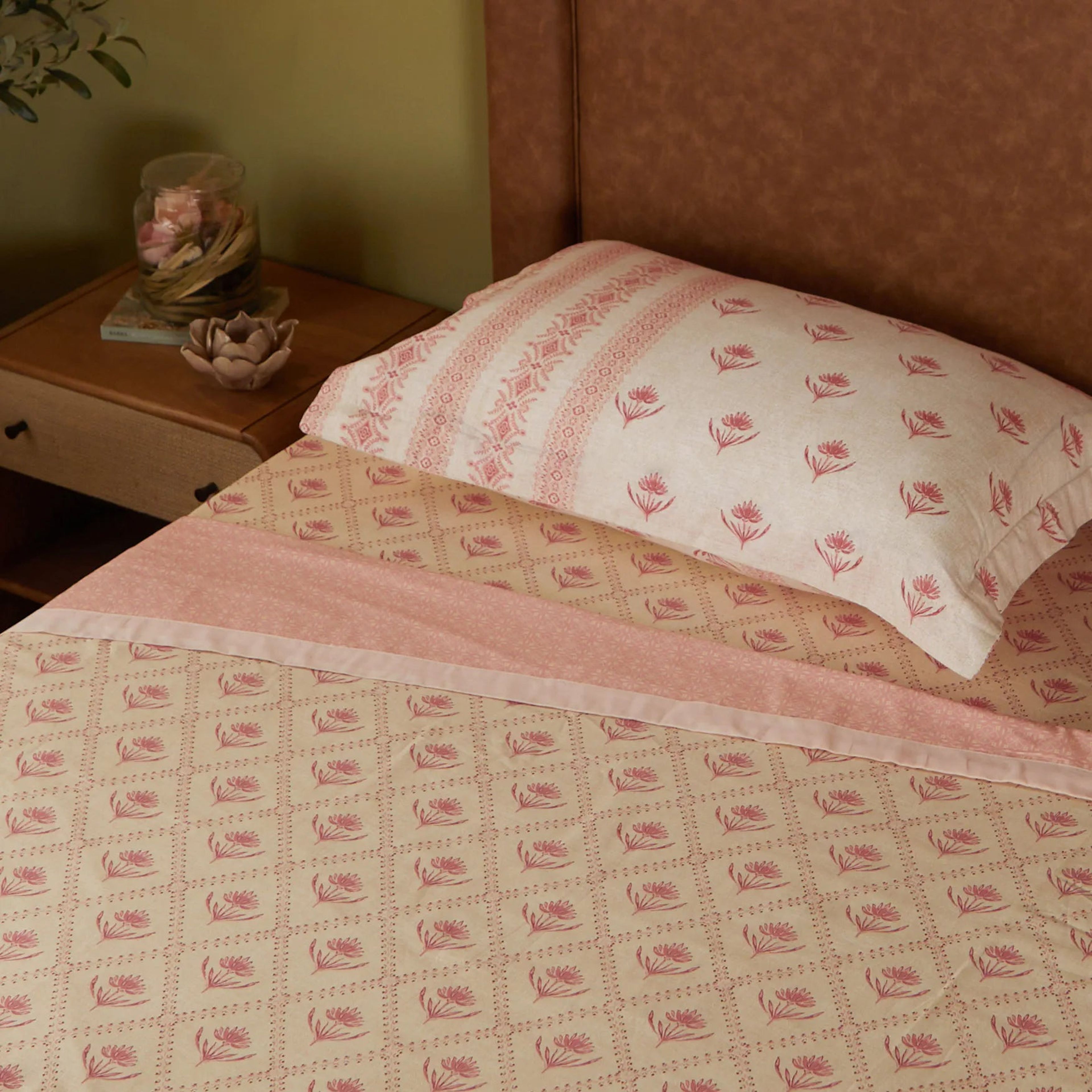 Chippa Lane | Contemporary Indian Print Design Reversible Dohar with Super Soft Flannel Layering-Red