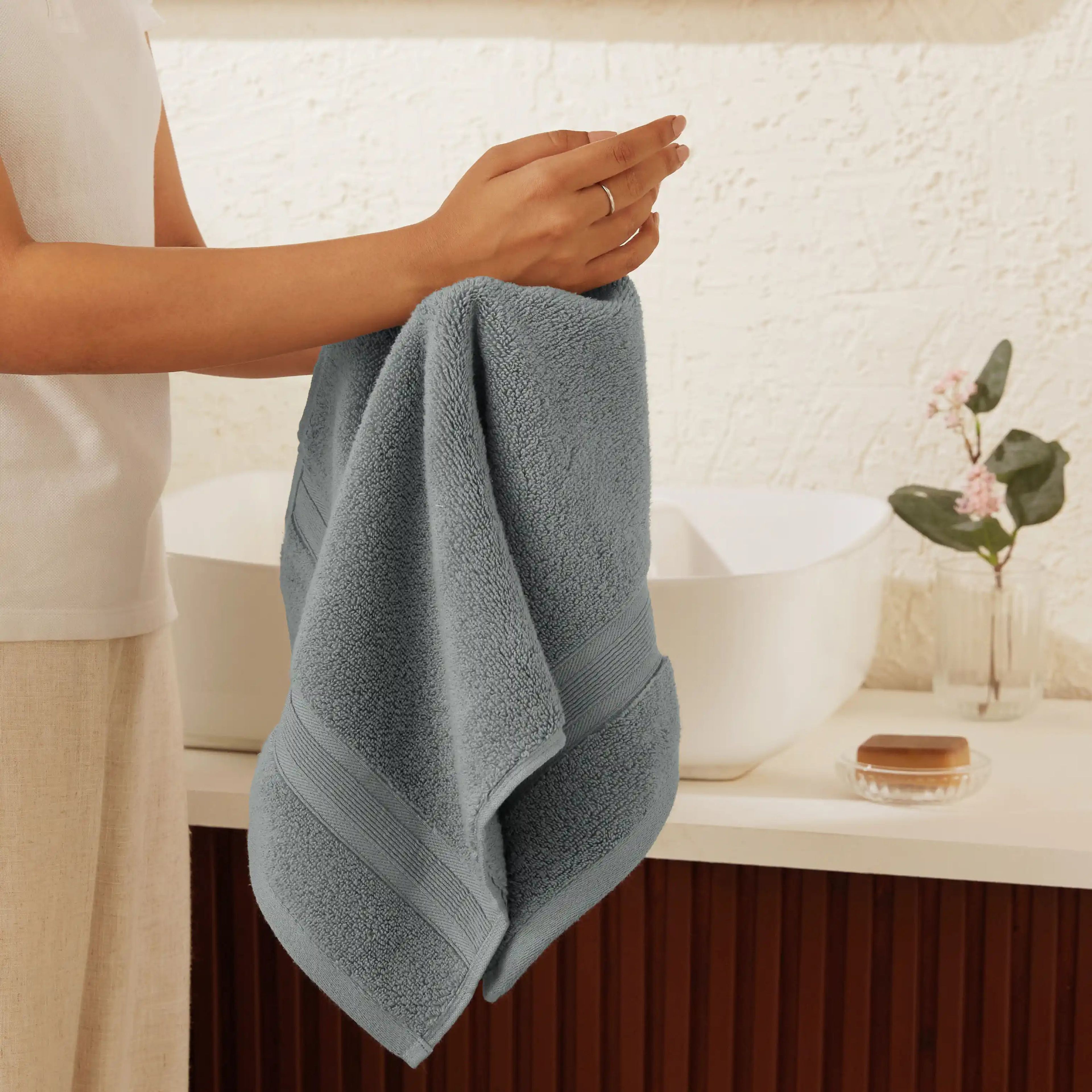 Pelushe | Super Absorbent & Luxurious Zero Twist Cotton Terry Hand Towels | Set of 2