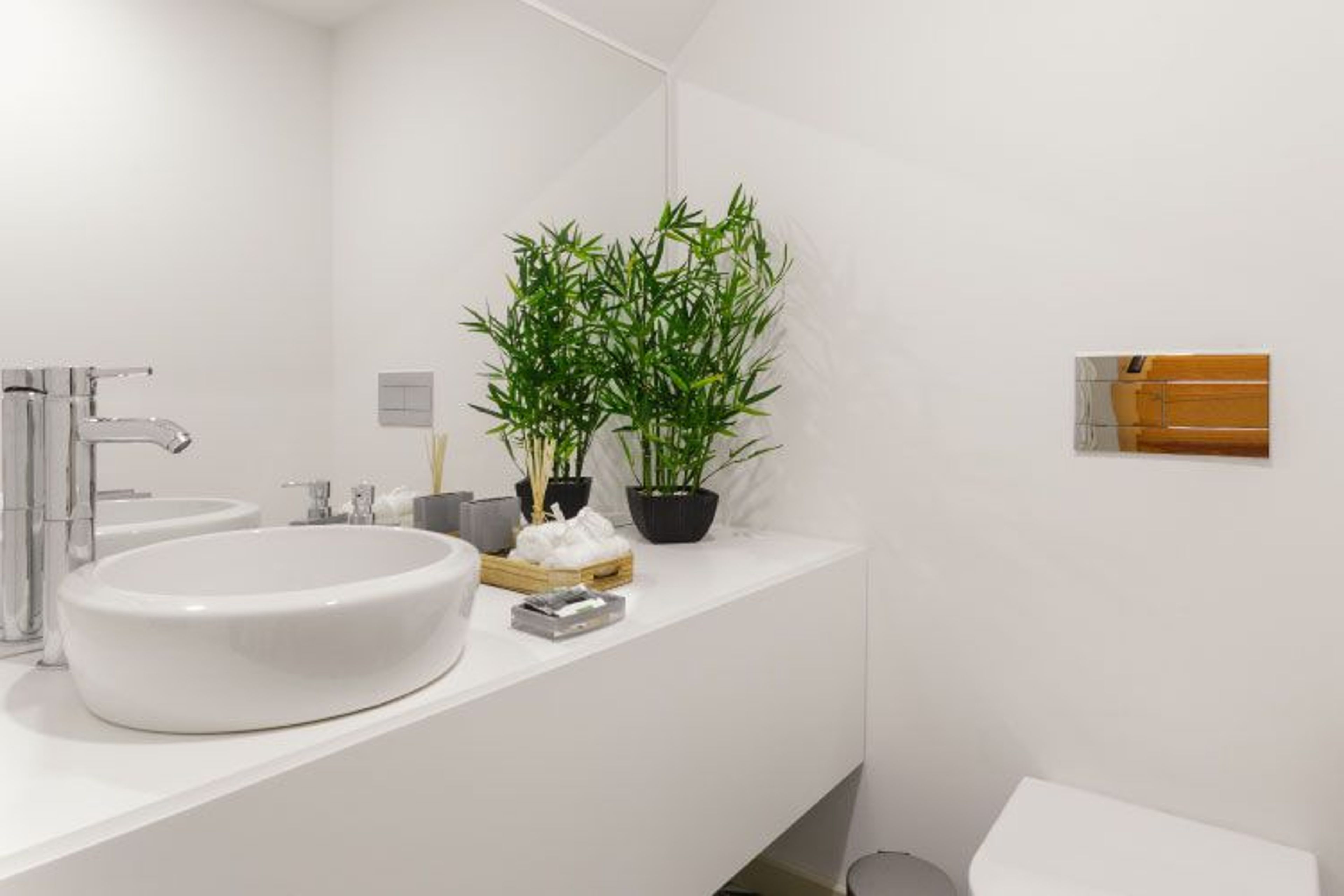 7 Pocket Friendly Ideas to Revamp Your Bathroom