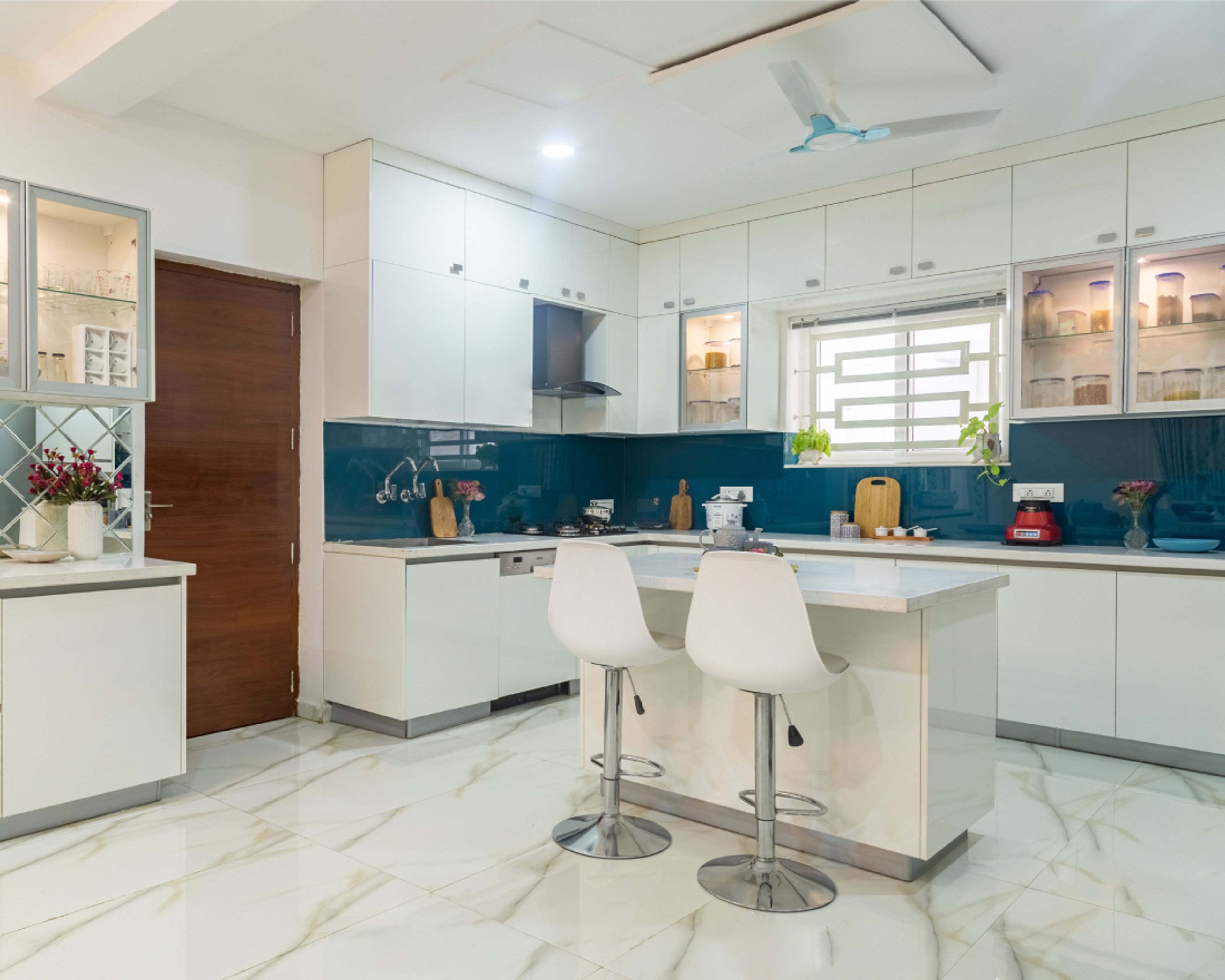 Plain False Ceiling Design With Spotlights