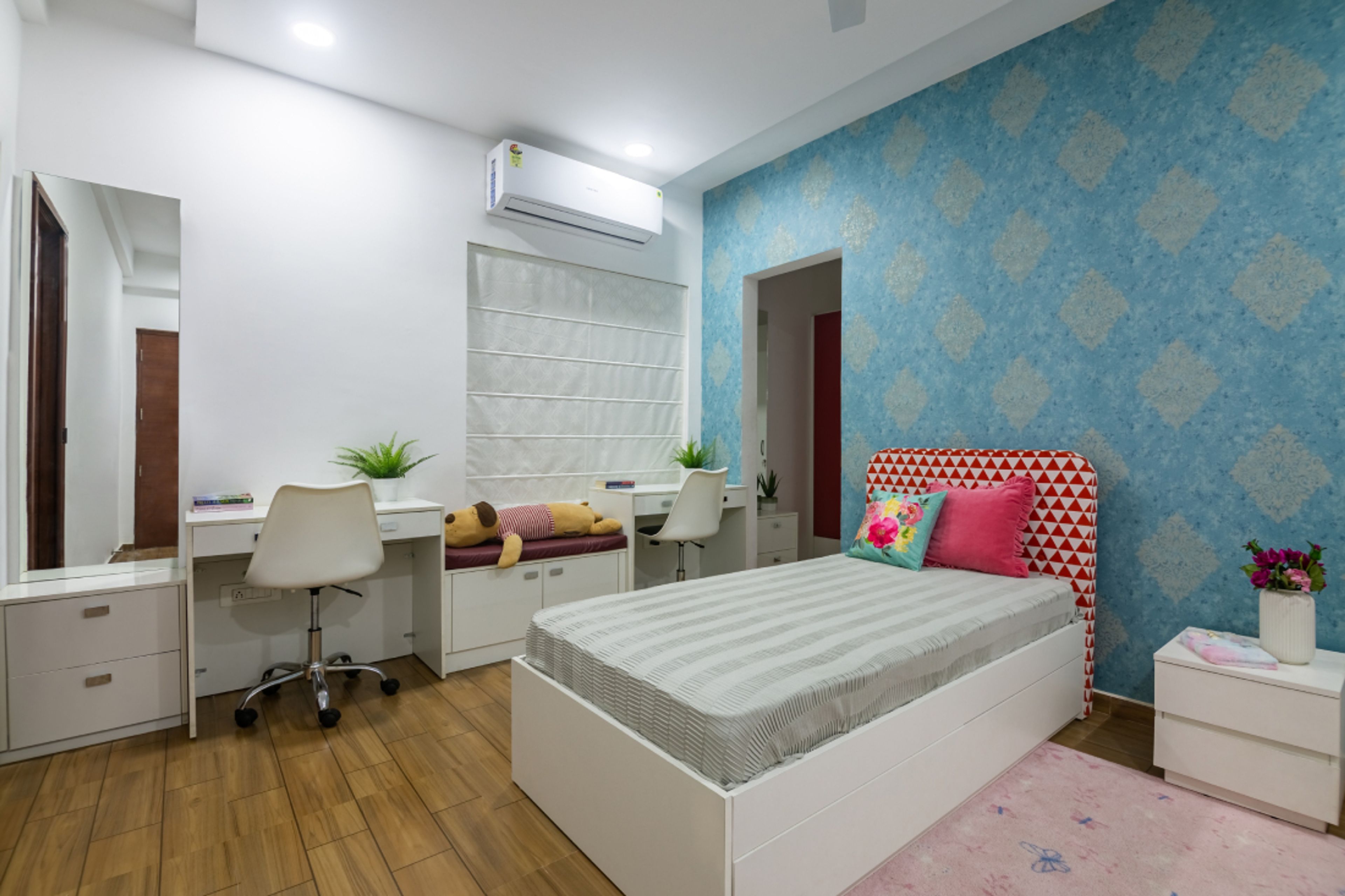 Drop Down False Ceiling With Recessed Lights - Livspace