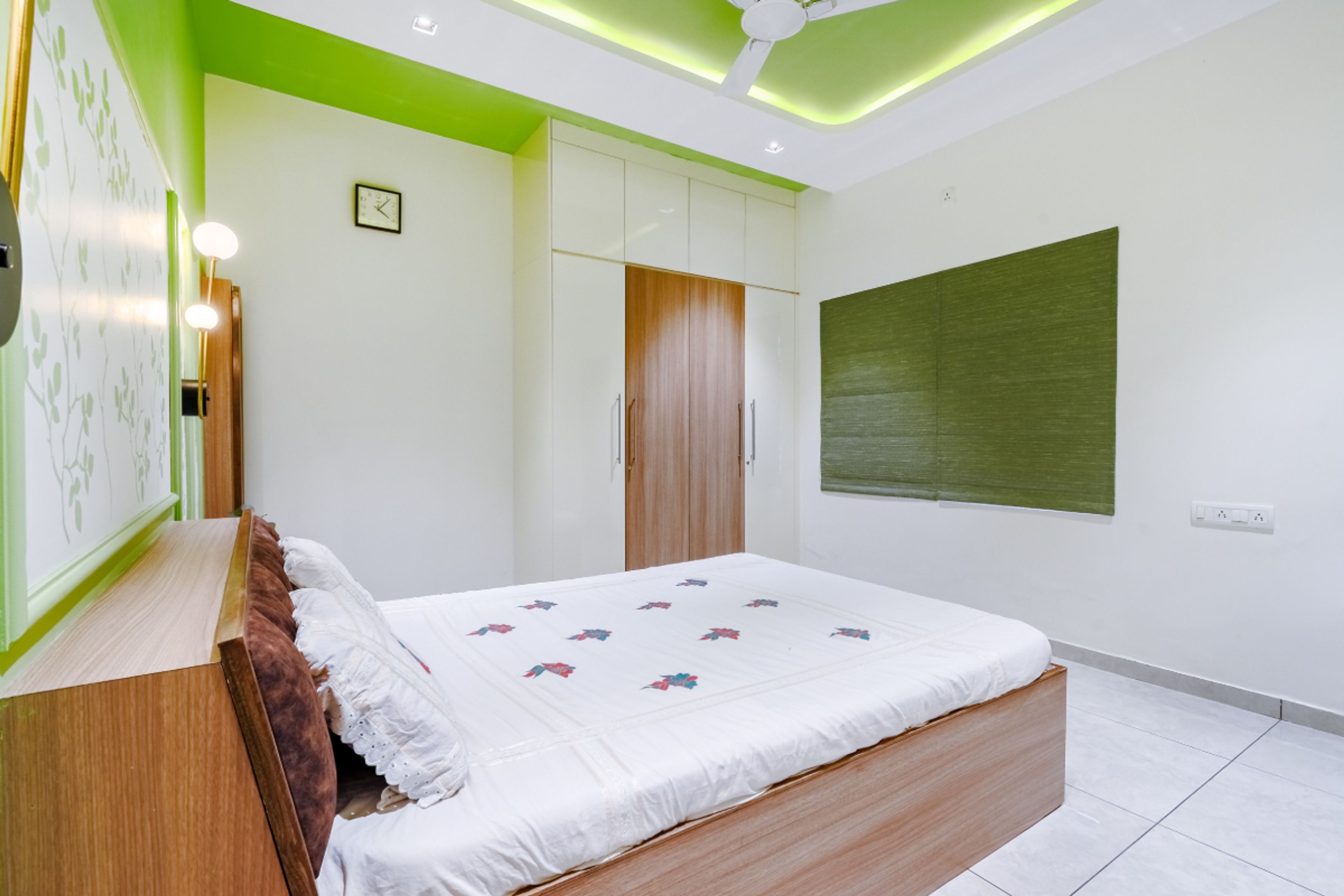 Spacious Drop Down Peripheral False Ceiling - Livspace