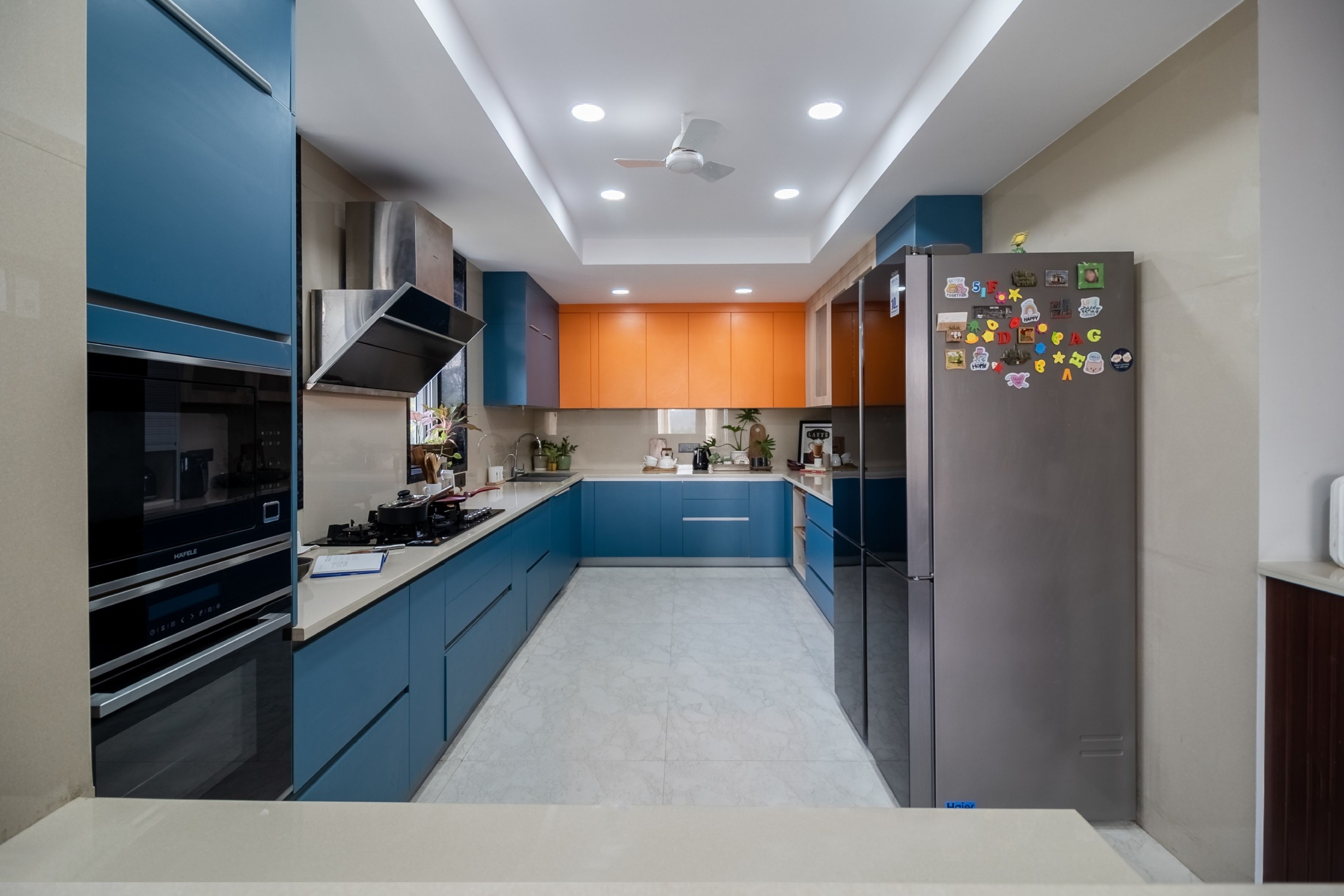 Contemporary Ceiling Design With Circular Spotlights