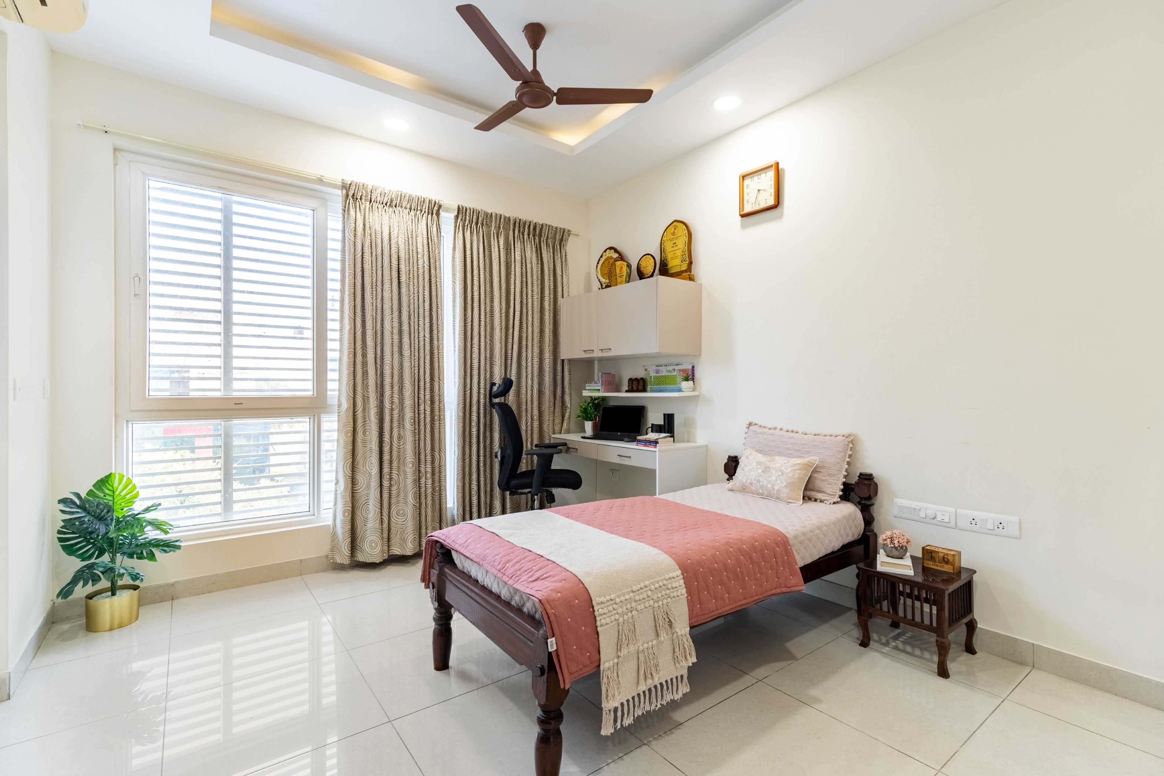 Simple Drop Down Peripheral False Ceiling