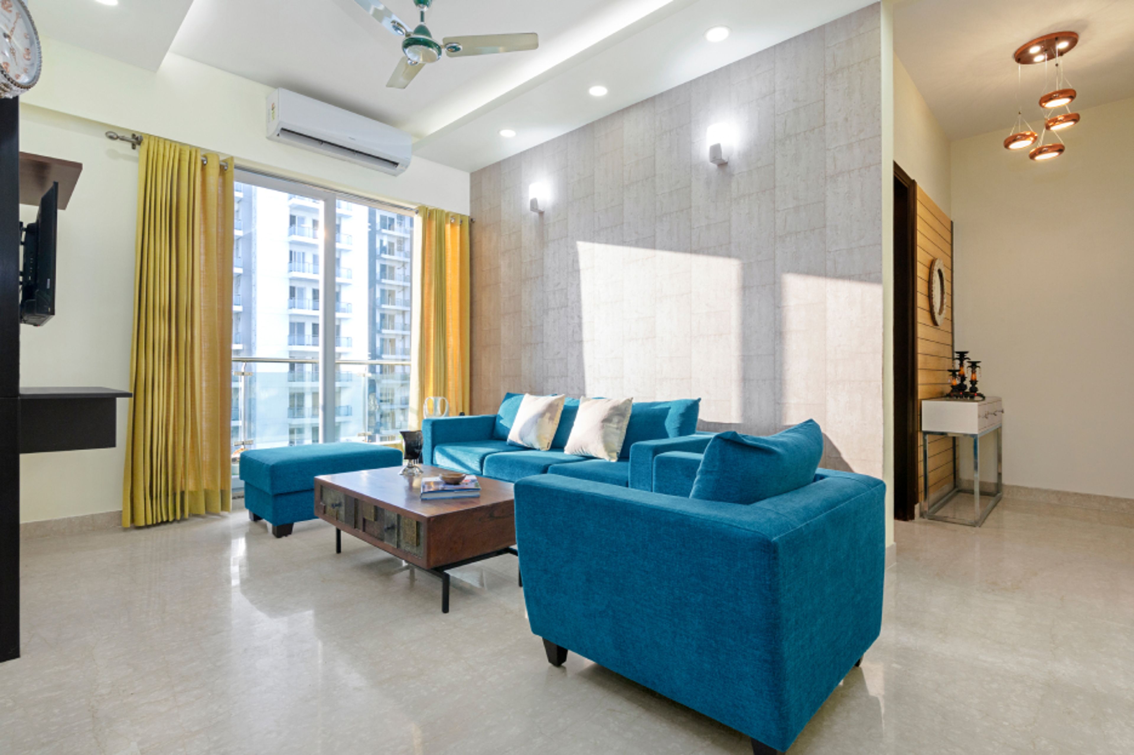 Contemporary Flooring Design With Glossy Cream Tiles