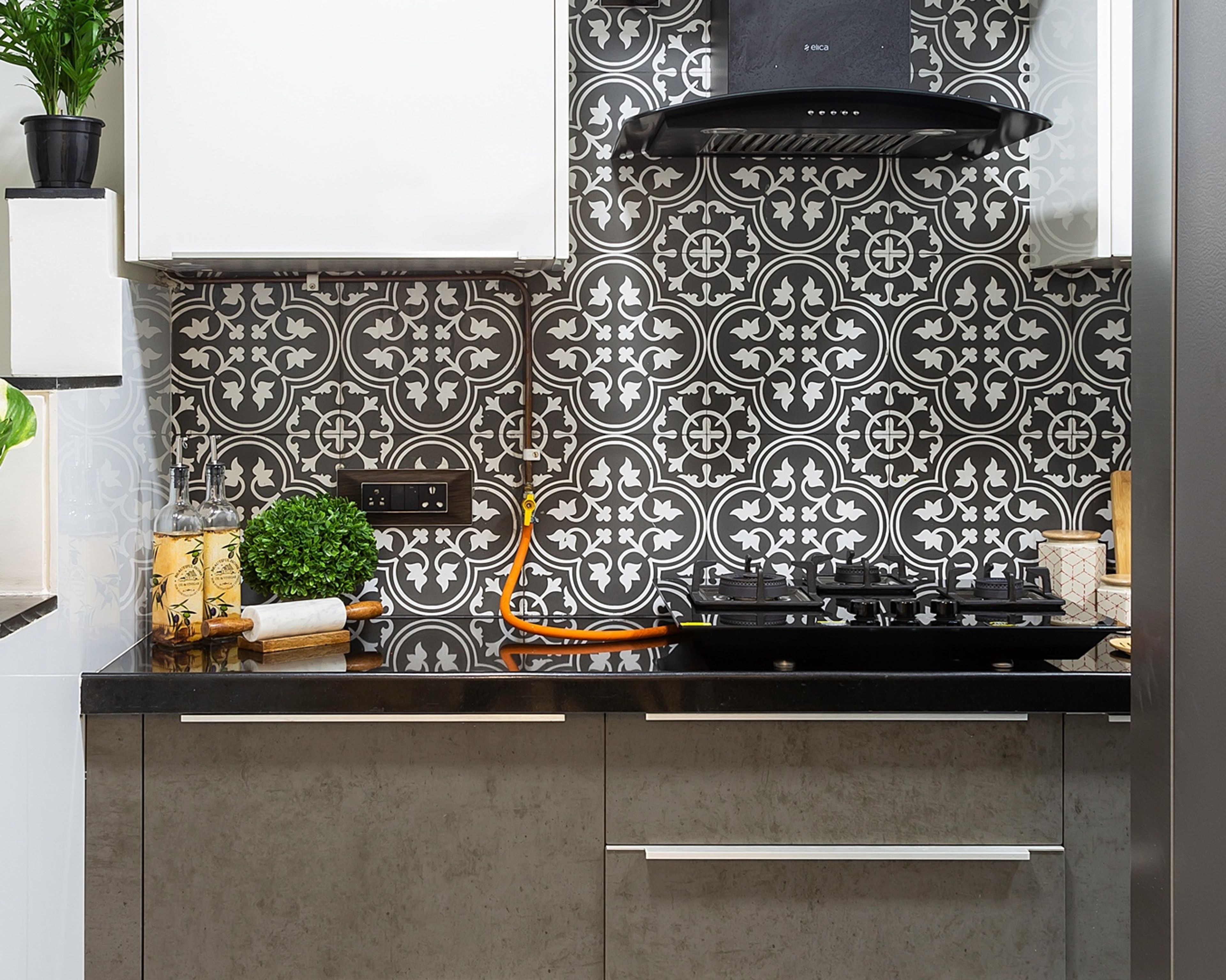 Black And White Patterned Kitchen Wall Tiles - Livspace