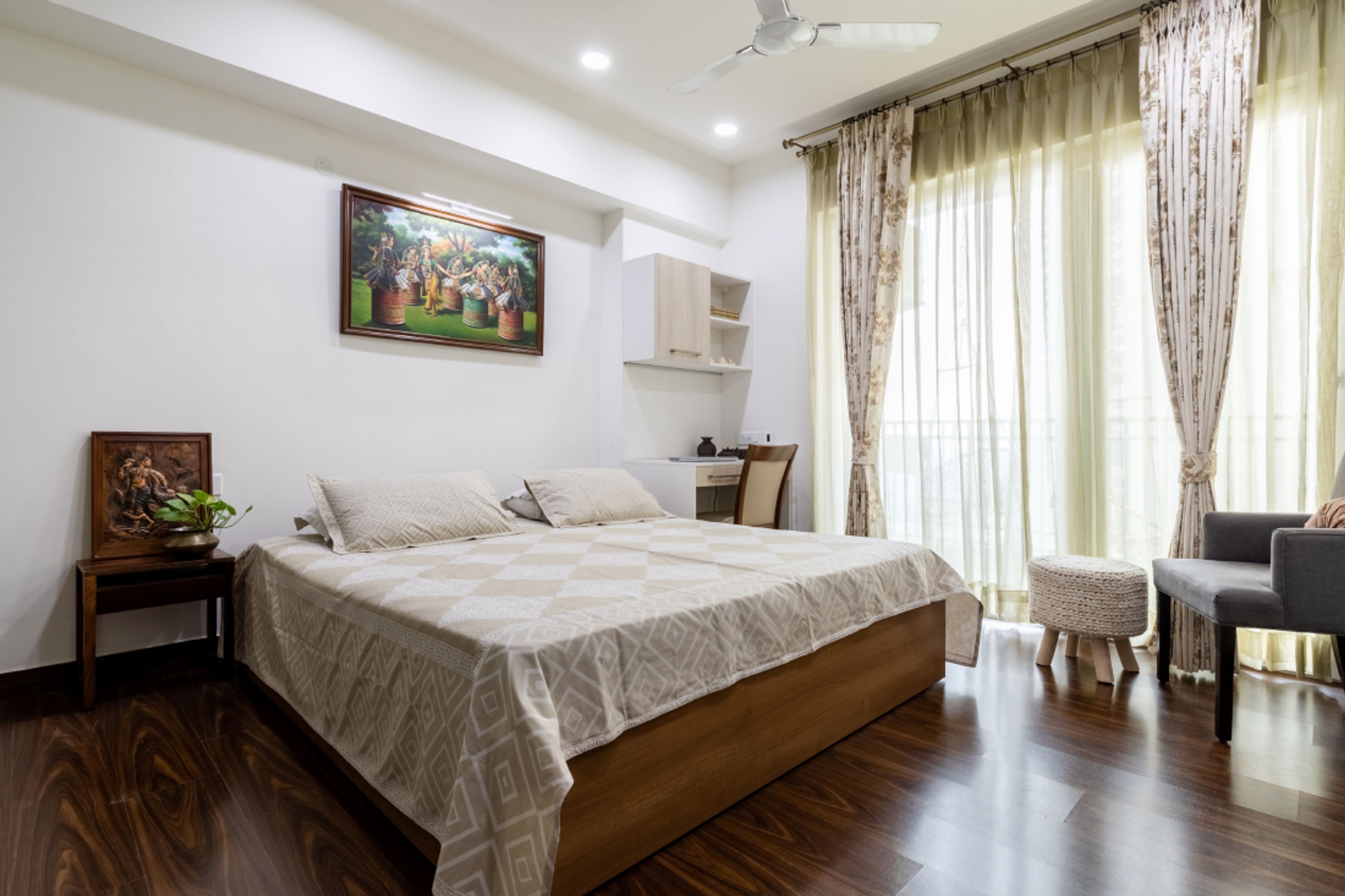 Dark Wooden Bedroom Tiles Design