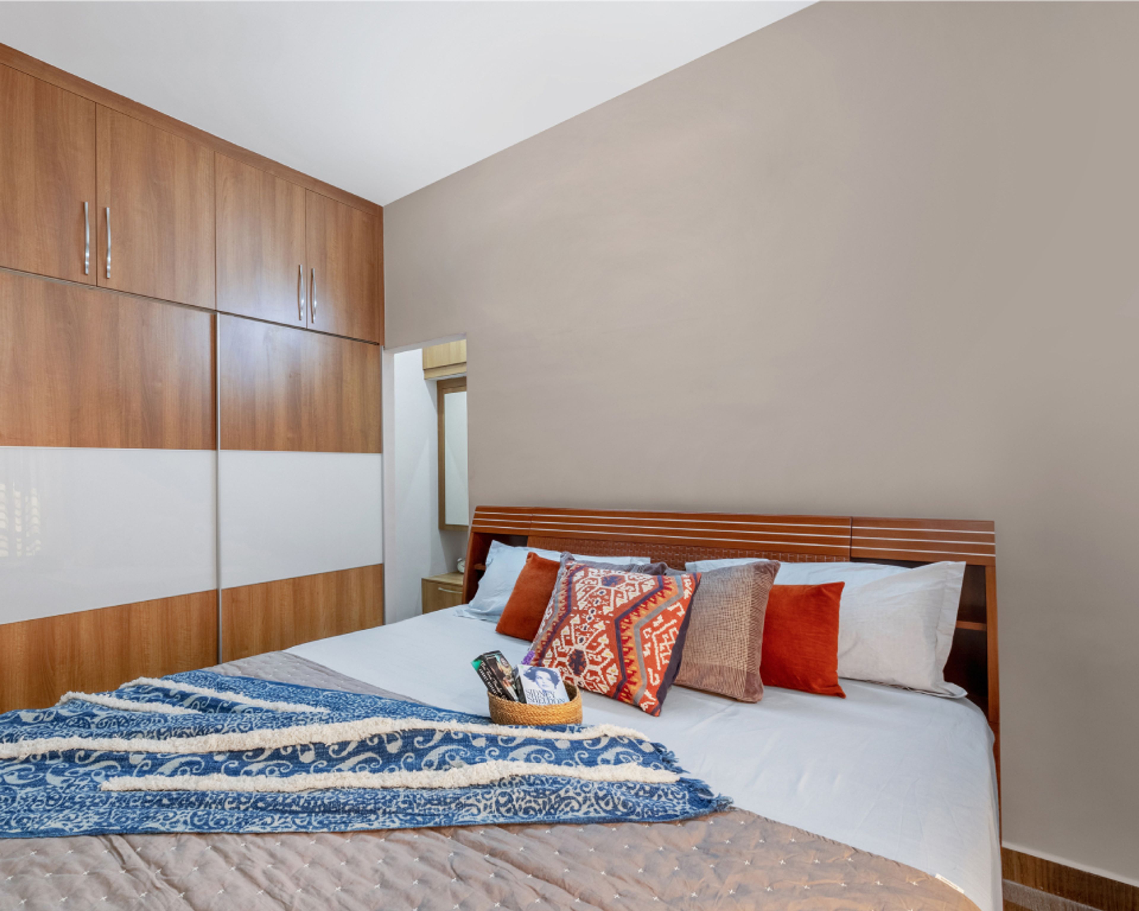 Modern Accent Wall Design With Minimal Bedroom Colours