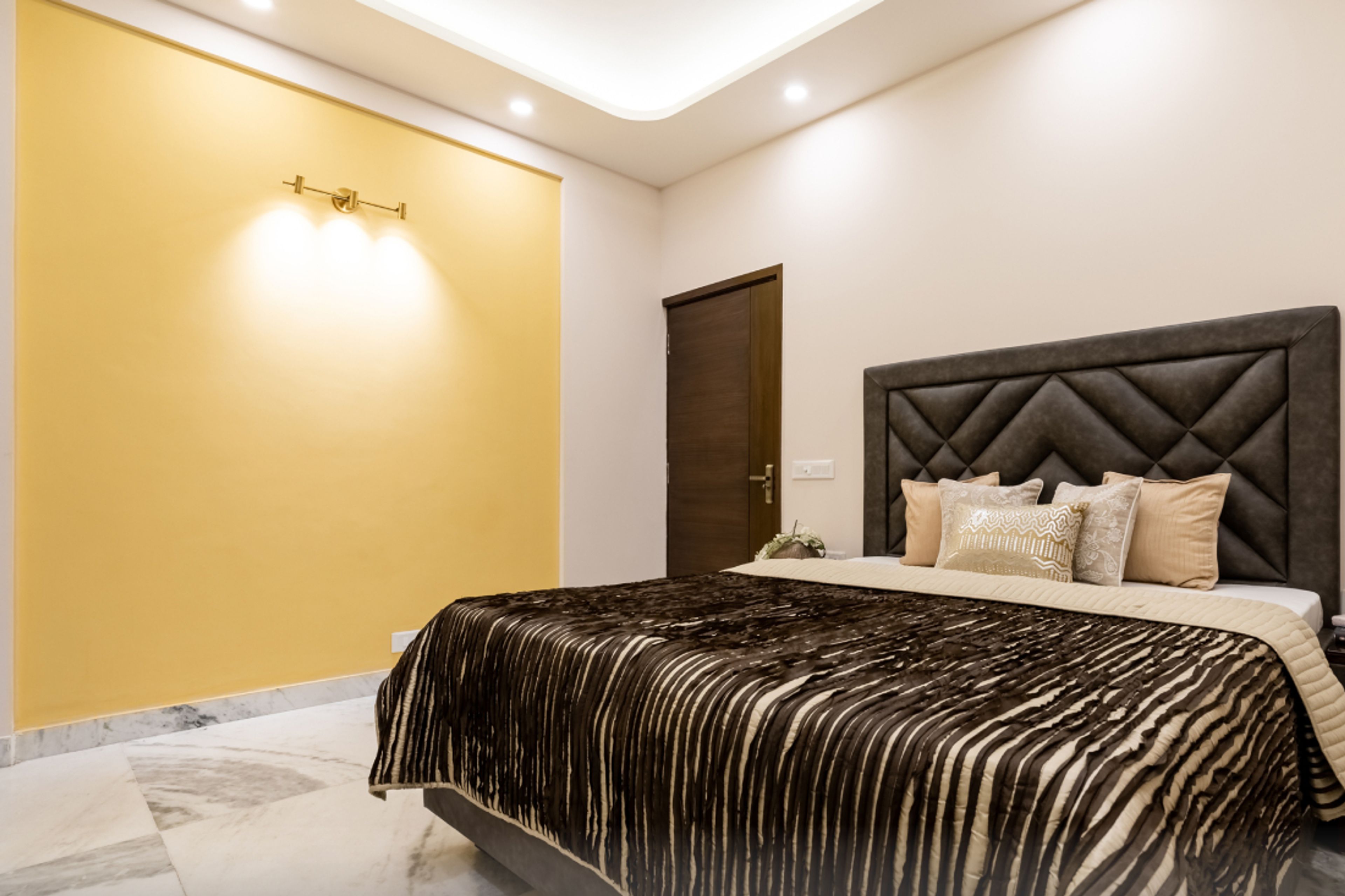 Modern Bedroom Wall Paint Design In Cream And Yellow