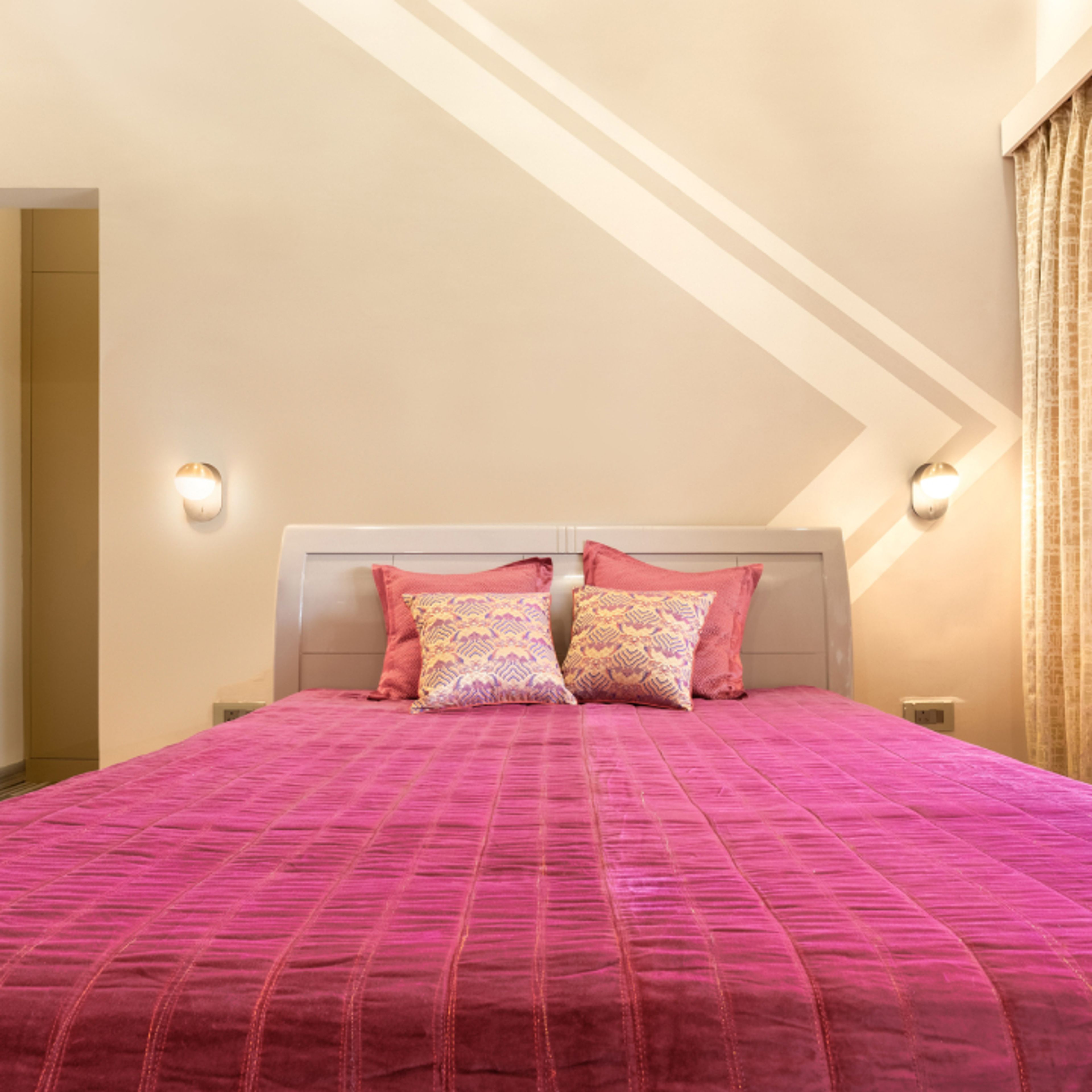 Cream Wall Paint With White Details - Livspace