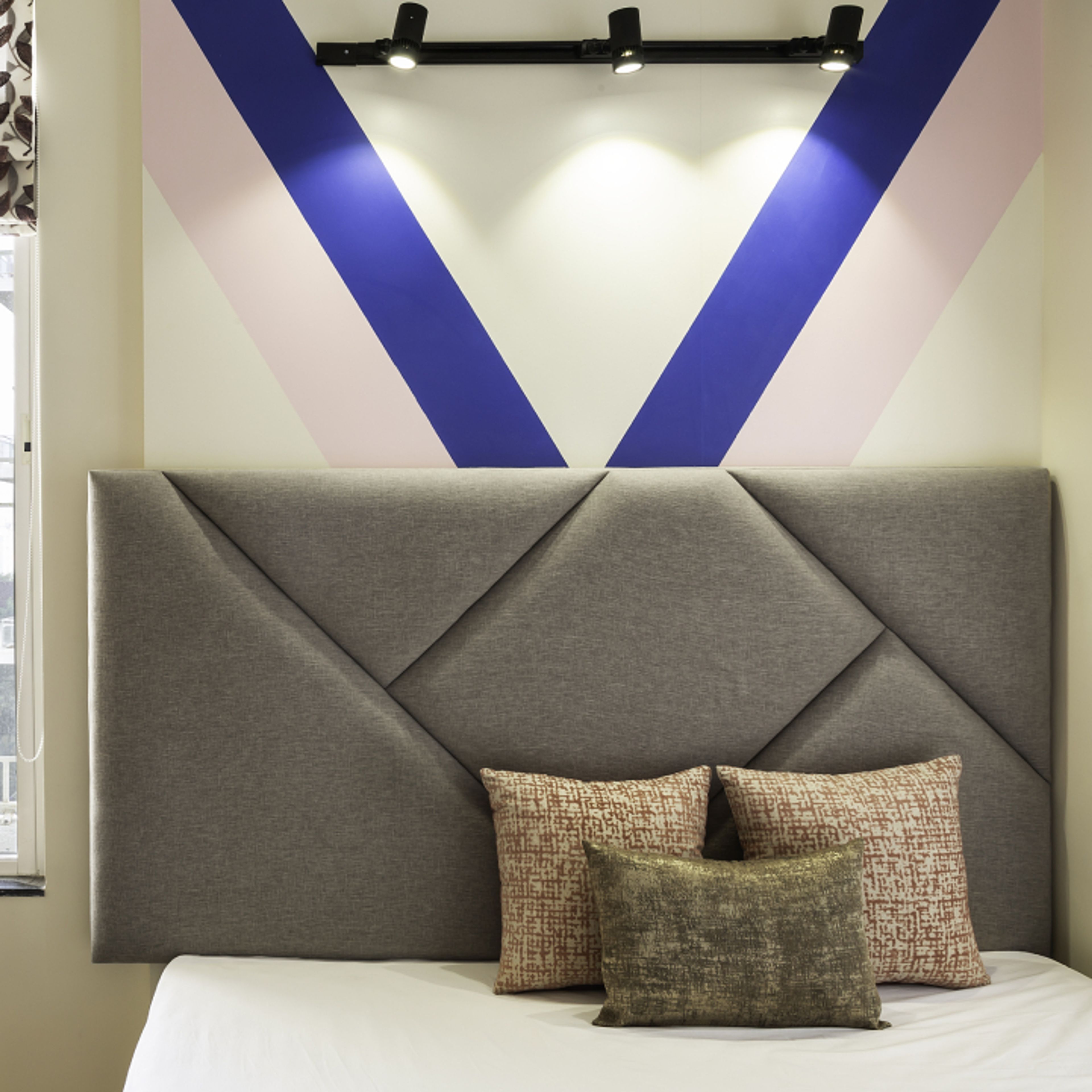 Light Bedroom Colours For Modern Compact Houses