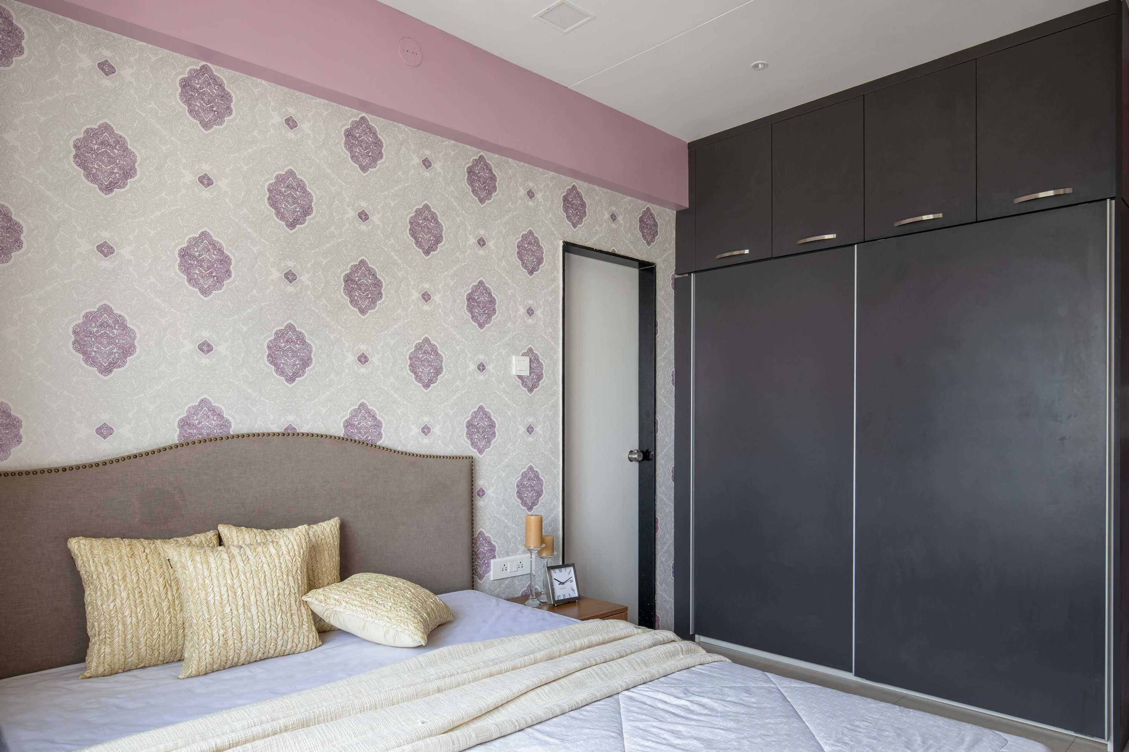 Lilac And White Floral Wallpaper - Livspace