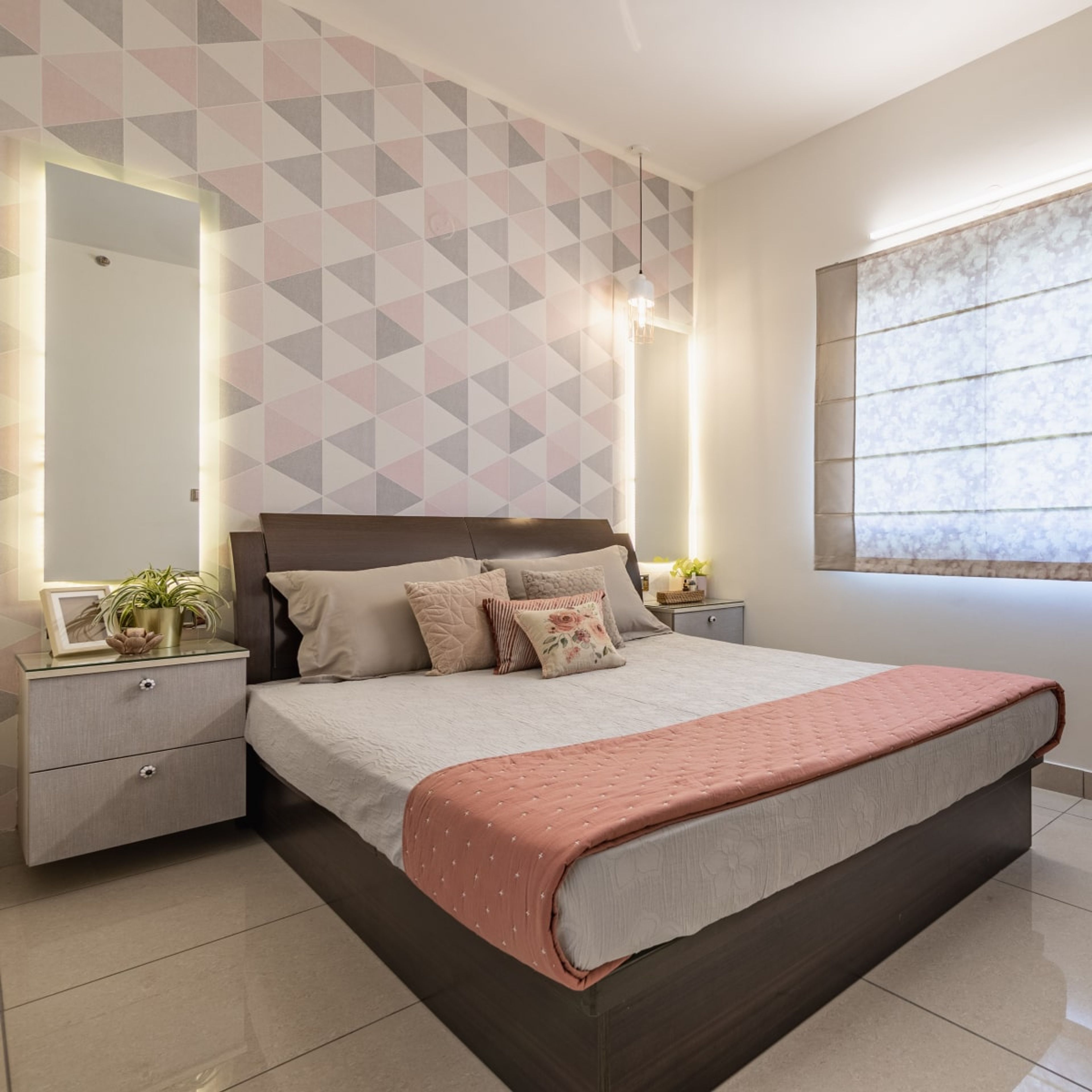 Geometric Bedroom Wallpaper In Pink, Grey, And White - Livspace