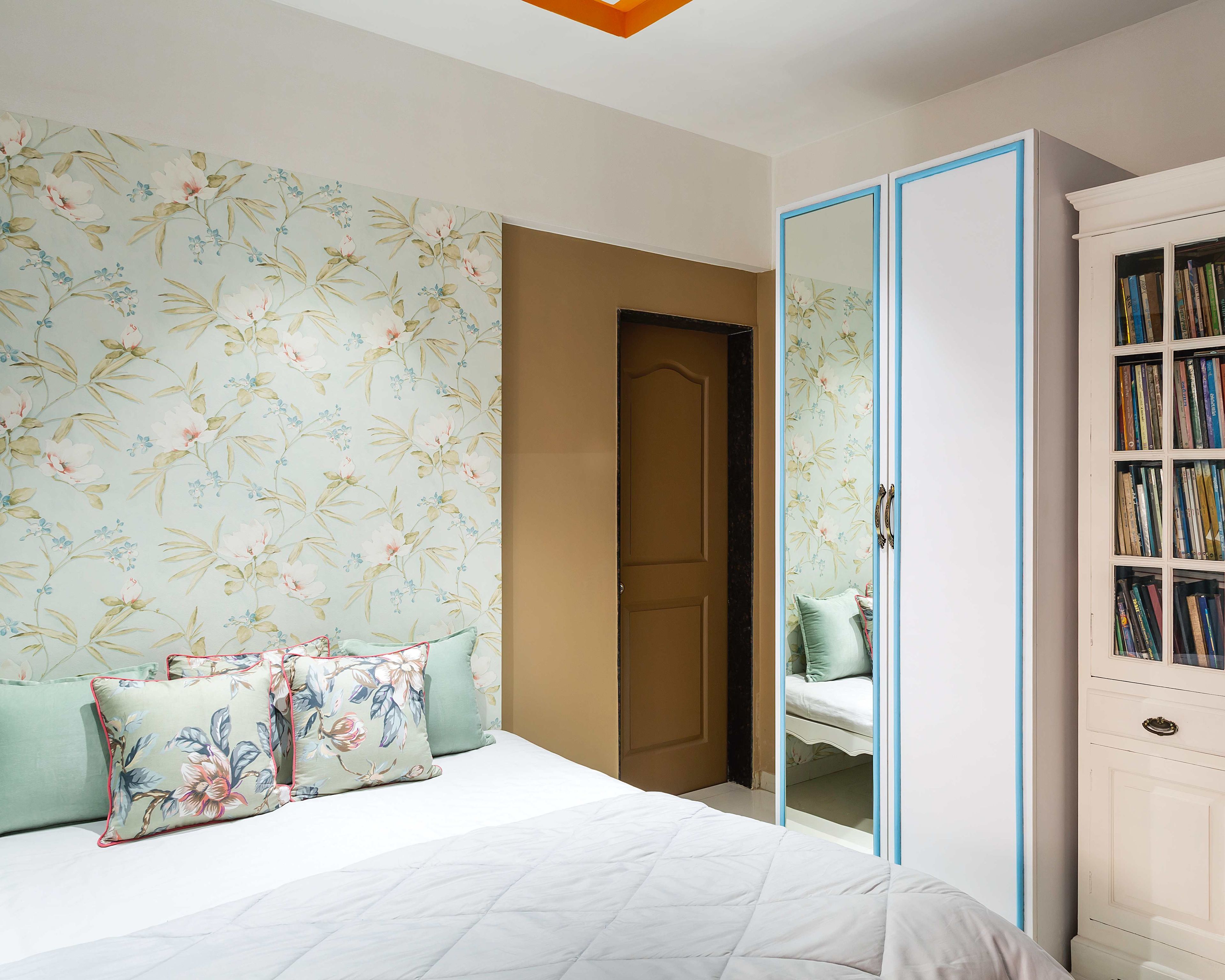 Green Floral Bedroom Wallpaper - Livspace