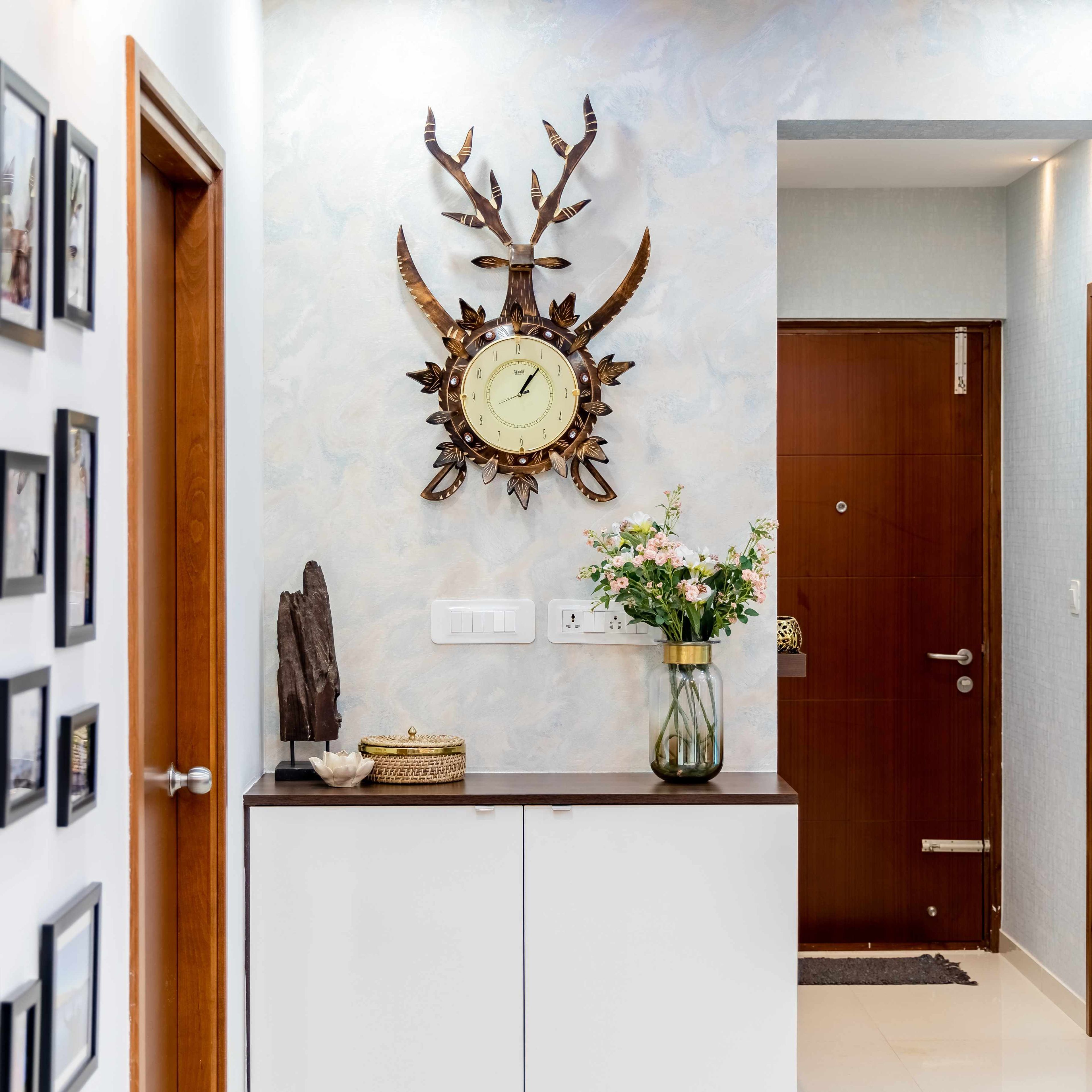 Modern White Wallpaper Design