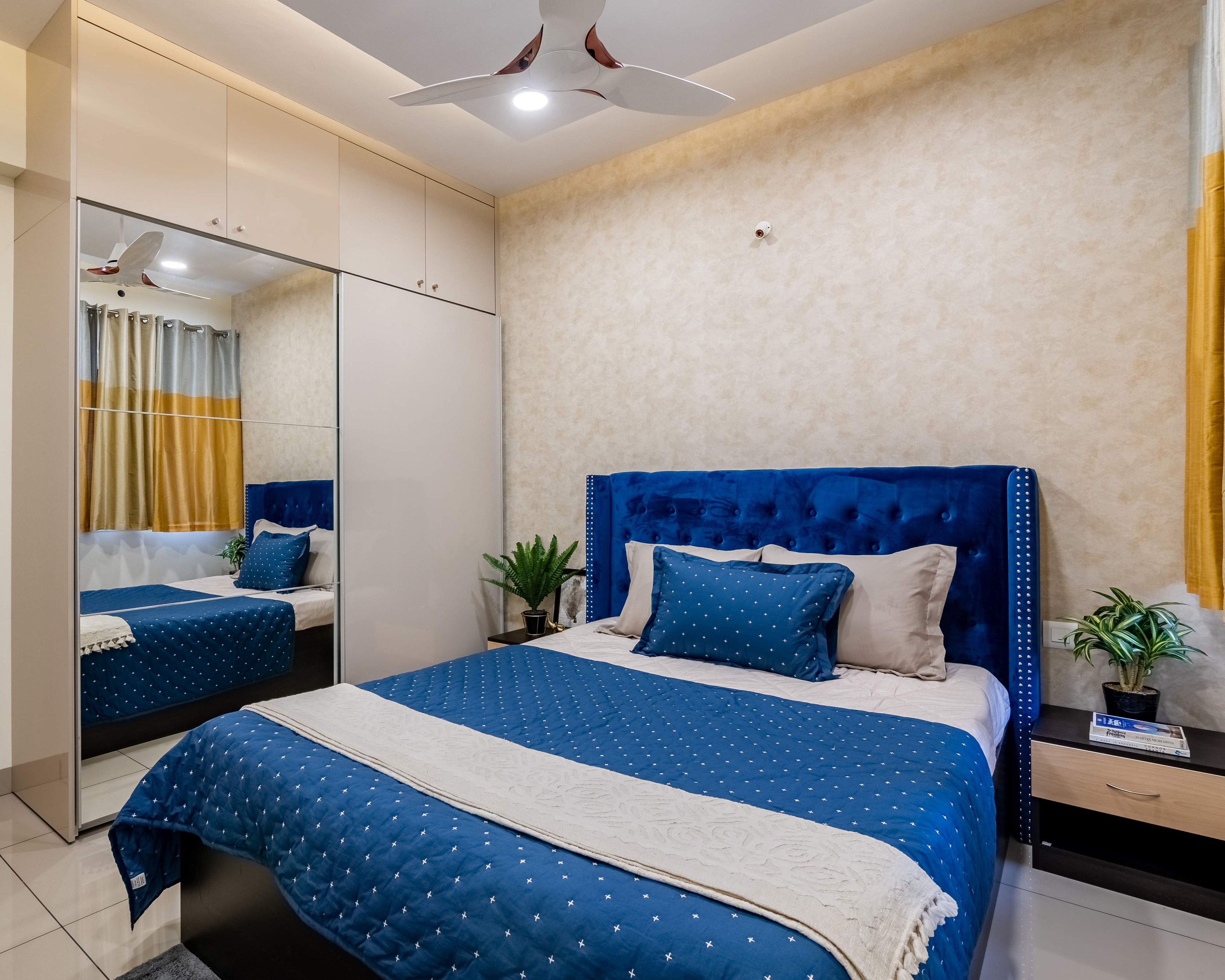 Beige Textured Wallpaper For Bedrooms - Livspace