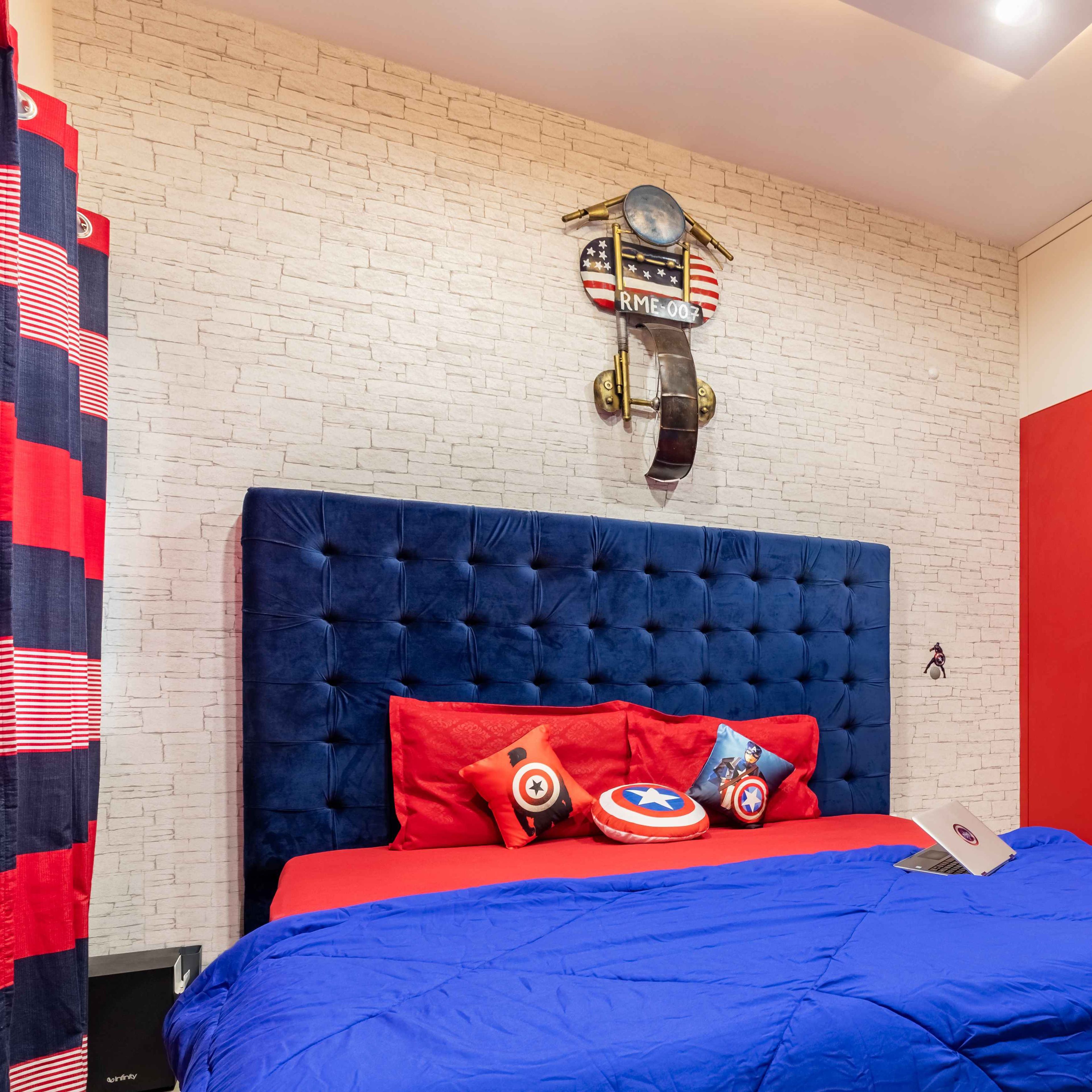 Modern White Accent Wallpaper Design For Bedrooms