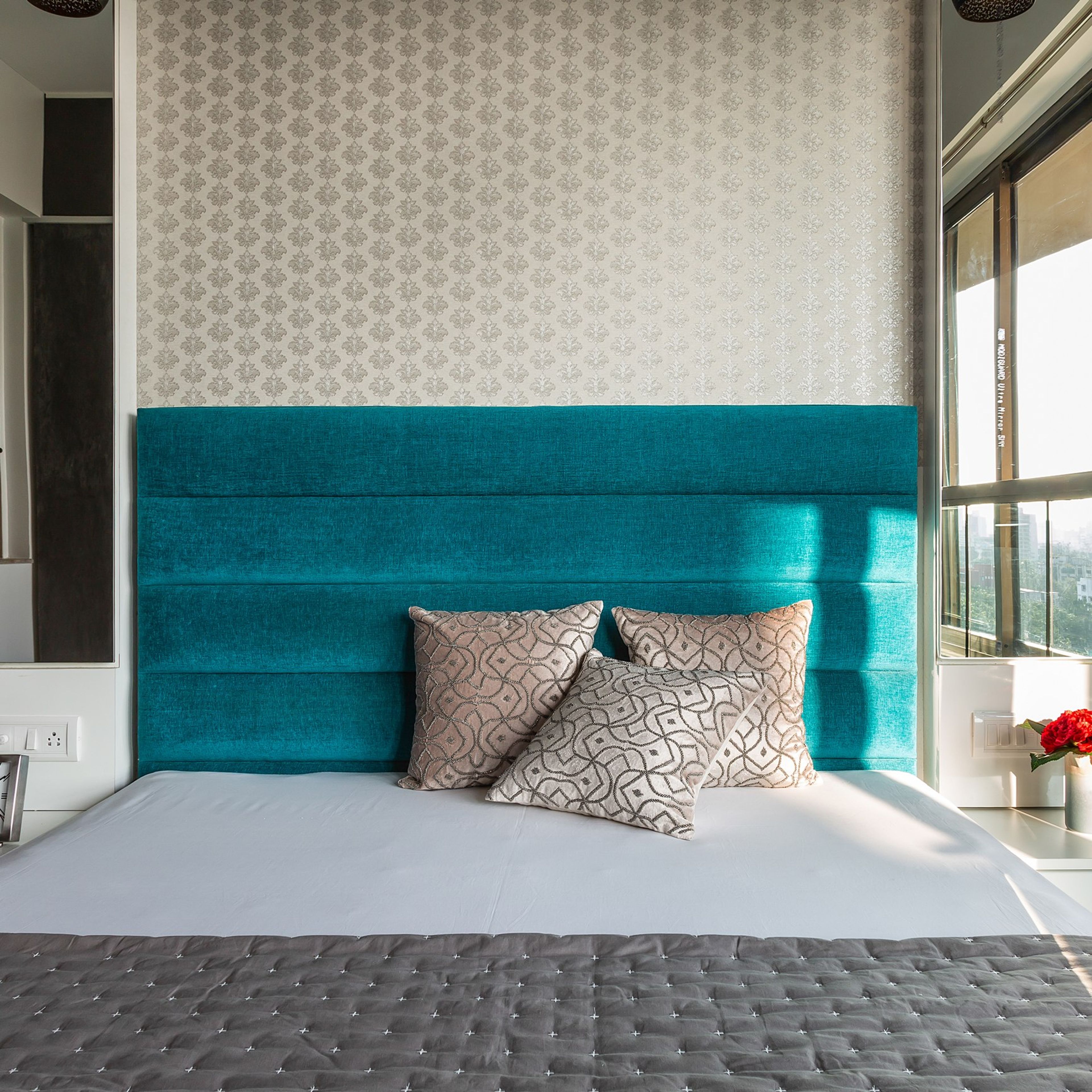 Modern White Wallpaper Design For Bedrooms