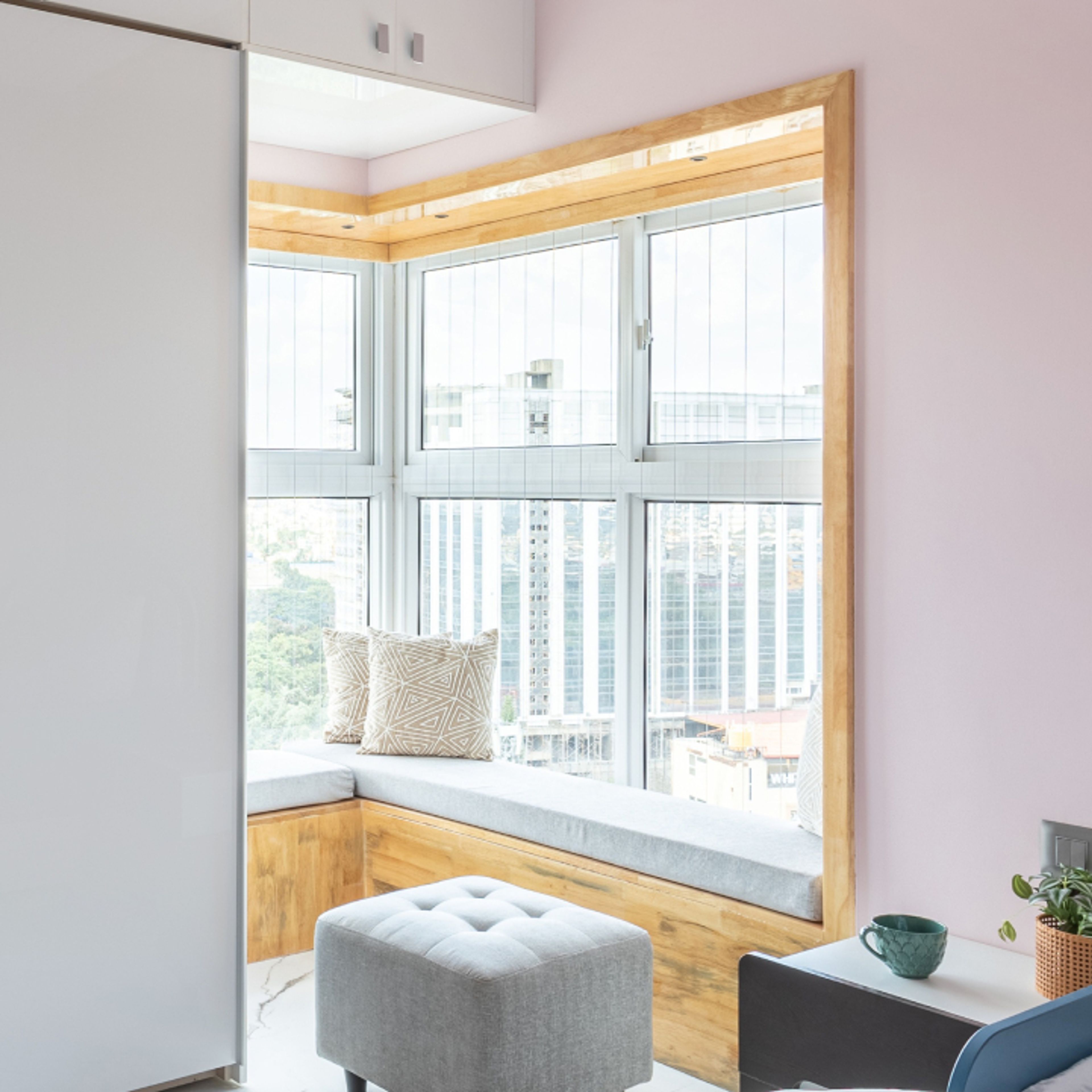 L-Shaped Modern Window Design With Sliding Glass Shutters